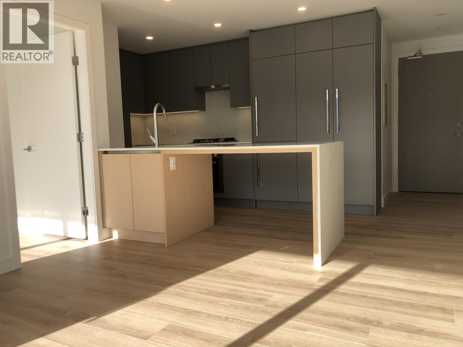 807 7977 Lansdowne Road, Richmond, British Columbia  V6X 0X7 - Photo 2 - R3063388