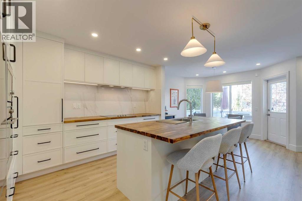 254 Scenic View Close Nw, Calgary, Alberta  T3L 1Y5 - Photo 3 - A2264431