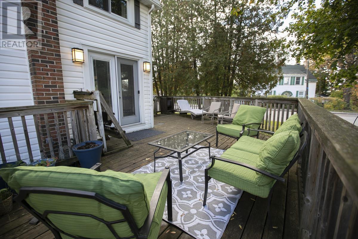 27 Borron Ave, Sault Ste. Marie, Ontario  P6B 1E7 - Photo 7 - SM253048