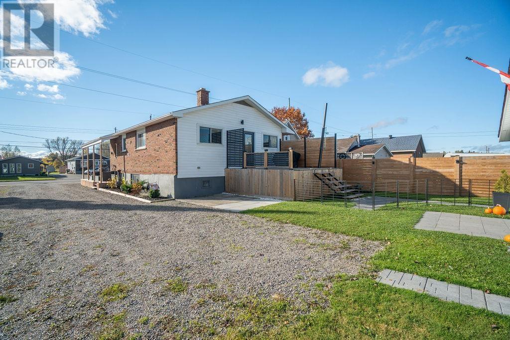 138 Churchill Ave, Sault Ste. Marie, Ontario  P6C 2P9 - Photo 3 - SM253104