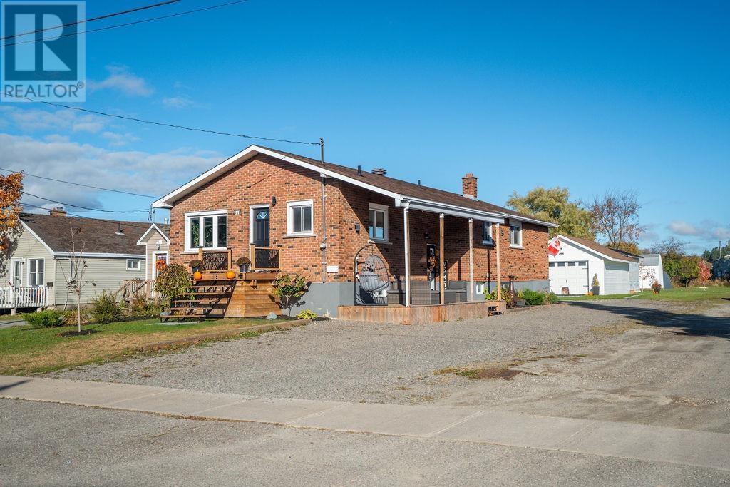 138 Churchill Ave, Sault Ste. Marie, Ontario  P6C 2P9 - Photo 1 - SM253104