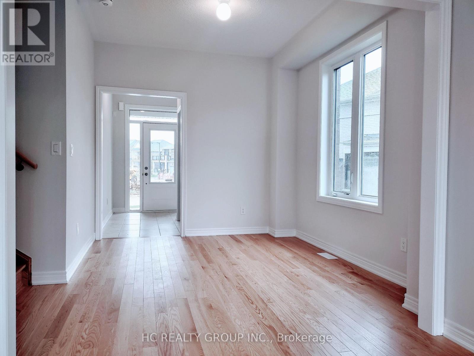 4 Sam Battaglia Crescent, Georgina, Ontario  L0E 1R0 - Photo 4 - N12500308