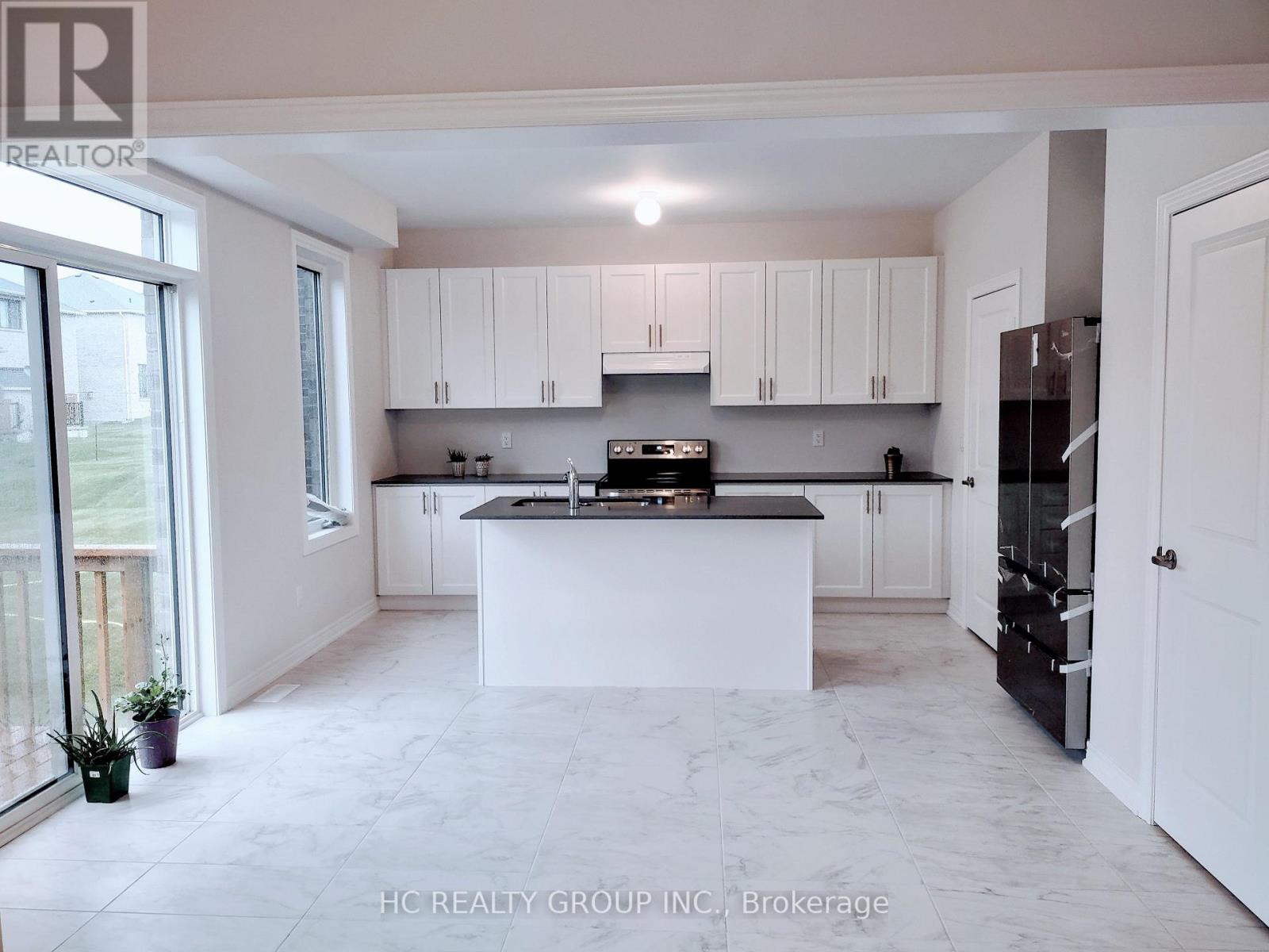 4 Sam Battaglia Crescent, Georgina, Ontario  L0E 1R0 - Photo 10 - N12500308