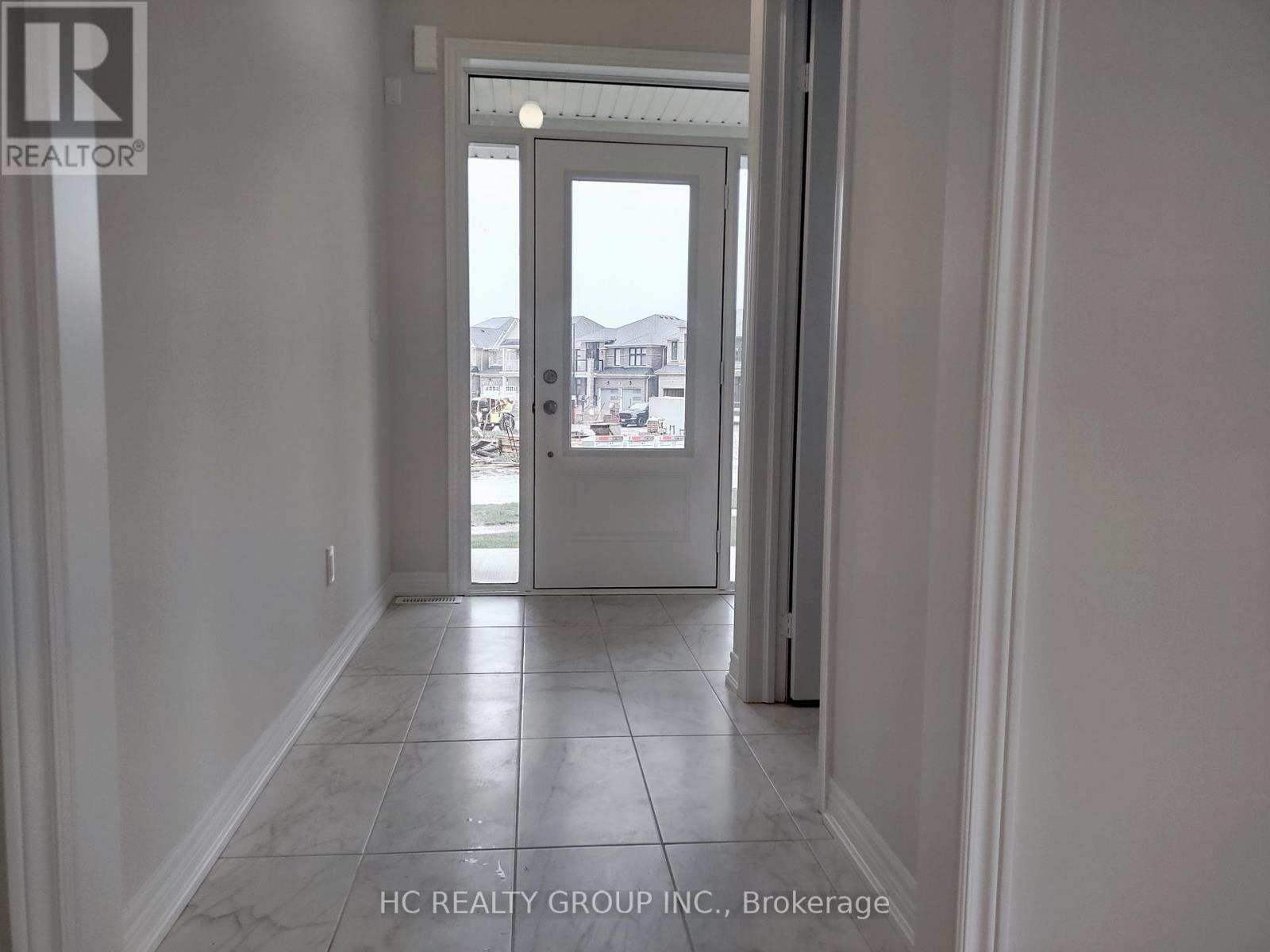 4 Sam Battaglia Crescent, Georgina, Ontario  L0E 1R0 - Photo 3 - N12500308