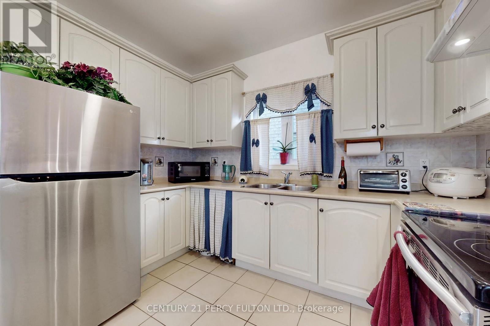 5 Attmar Drive, Brampton, Ontario  L6P 2R4 - Photo 12 - W12498544