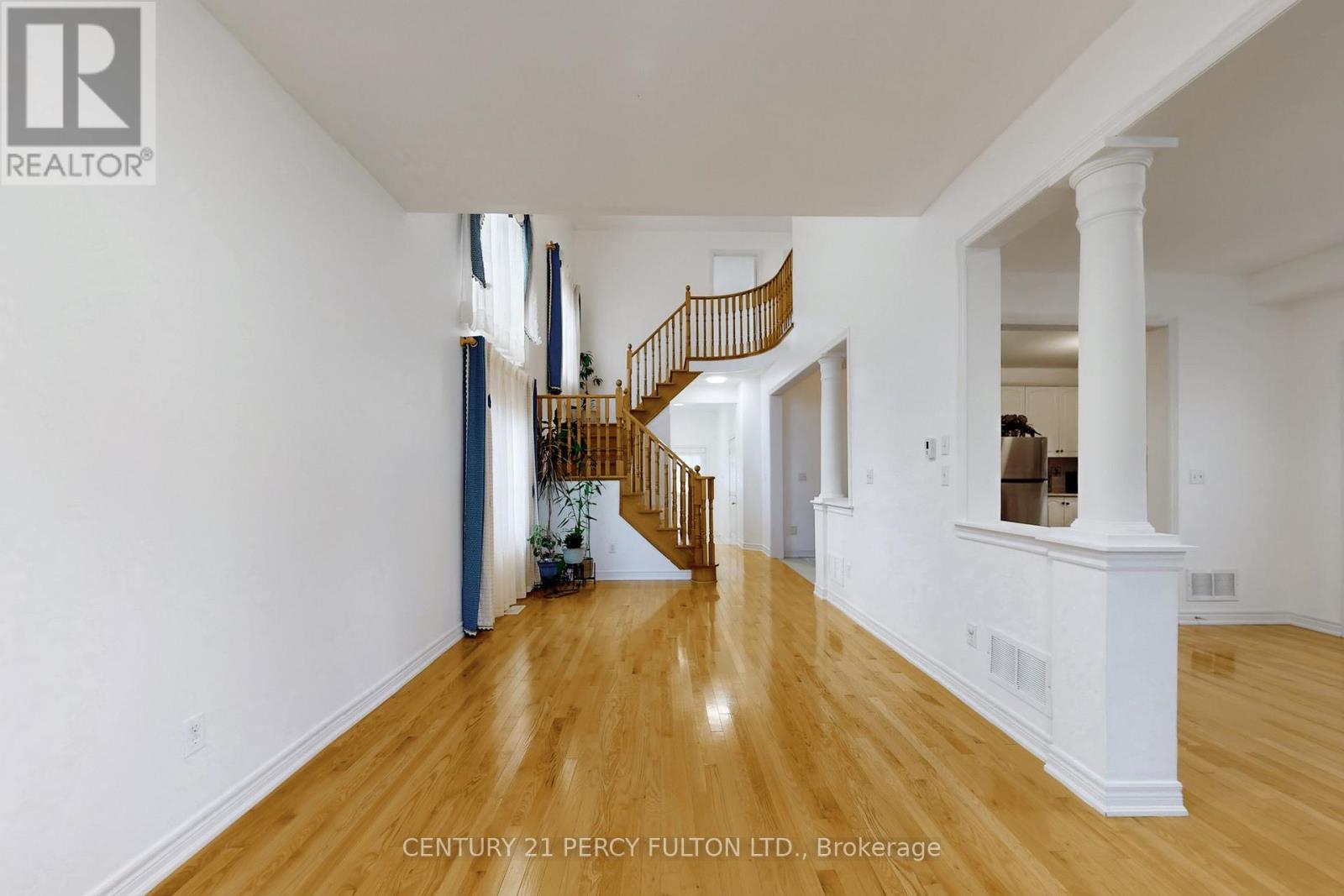 5 Attmar Drive, Brampton, Ontario  L6P 2R4 - Photo 5 - W12498544