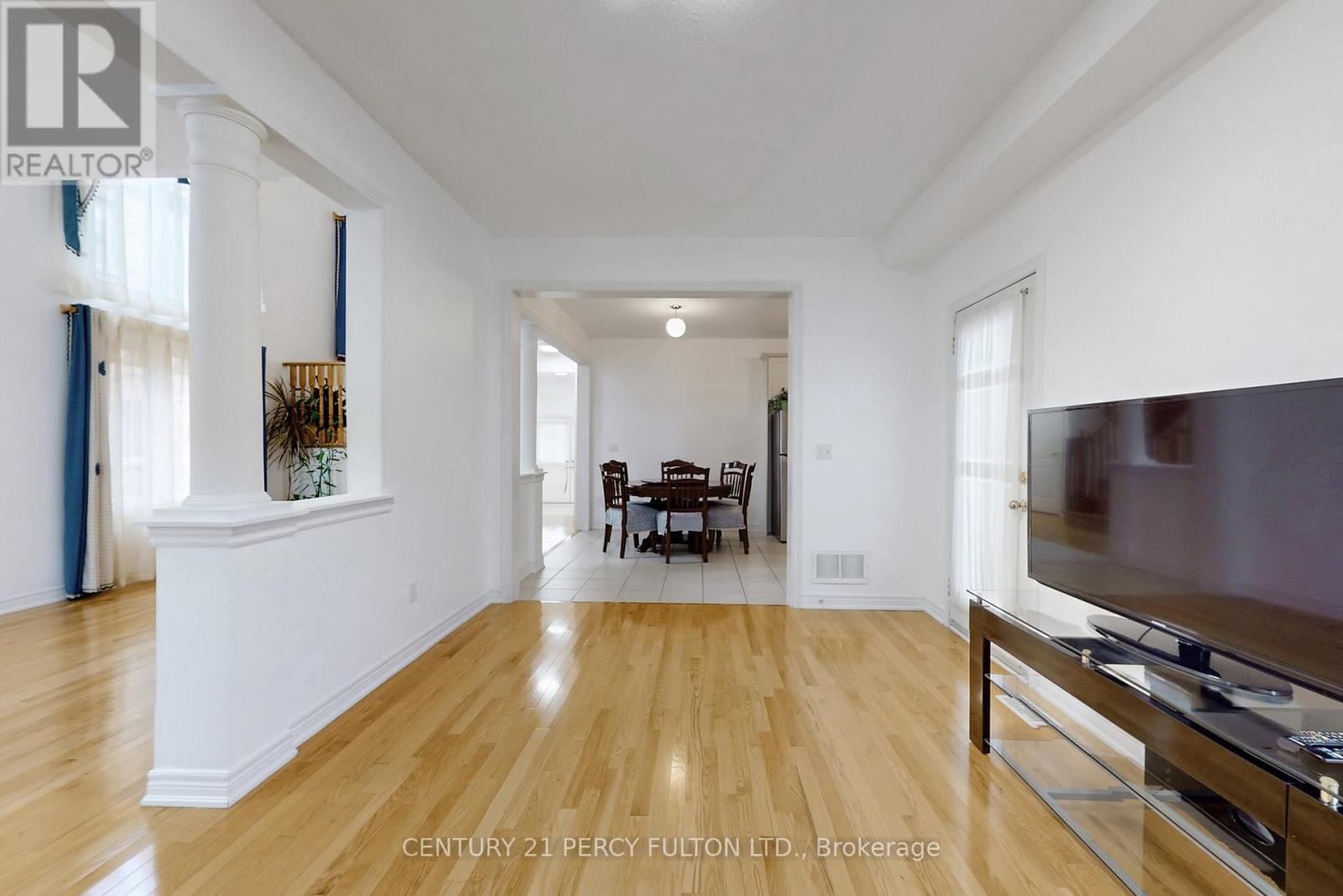 5 Attmar Drive, Brampton, Ontario  L6P 2R4 - Photo 8 - W12498544