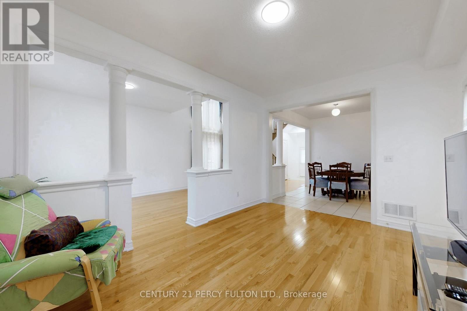 5 Attmar Drive, Brampton, Ontario  L6P 2R4 - Photo 9 - W12498544