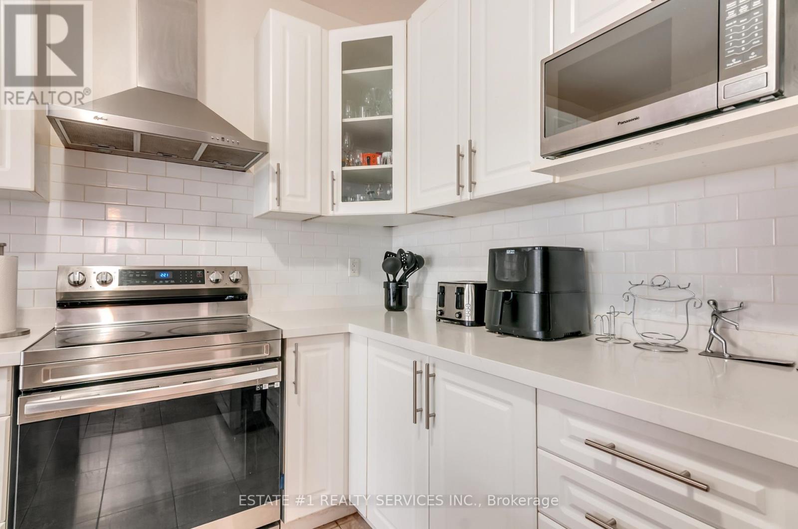 4 Bassett Crescent, Brampton, Ontario  L6X 5G2 - Photo 19 - W12498476