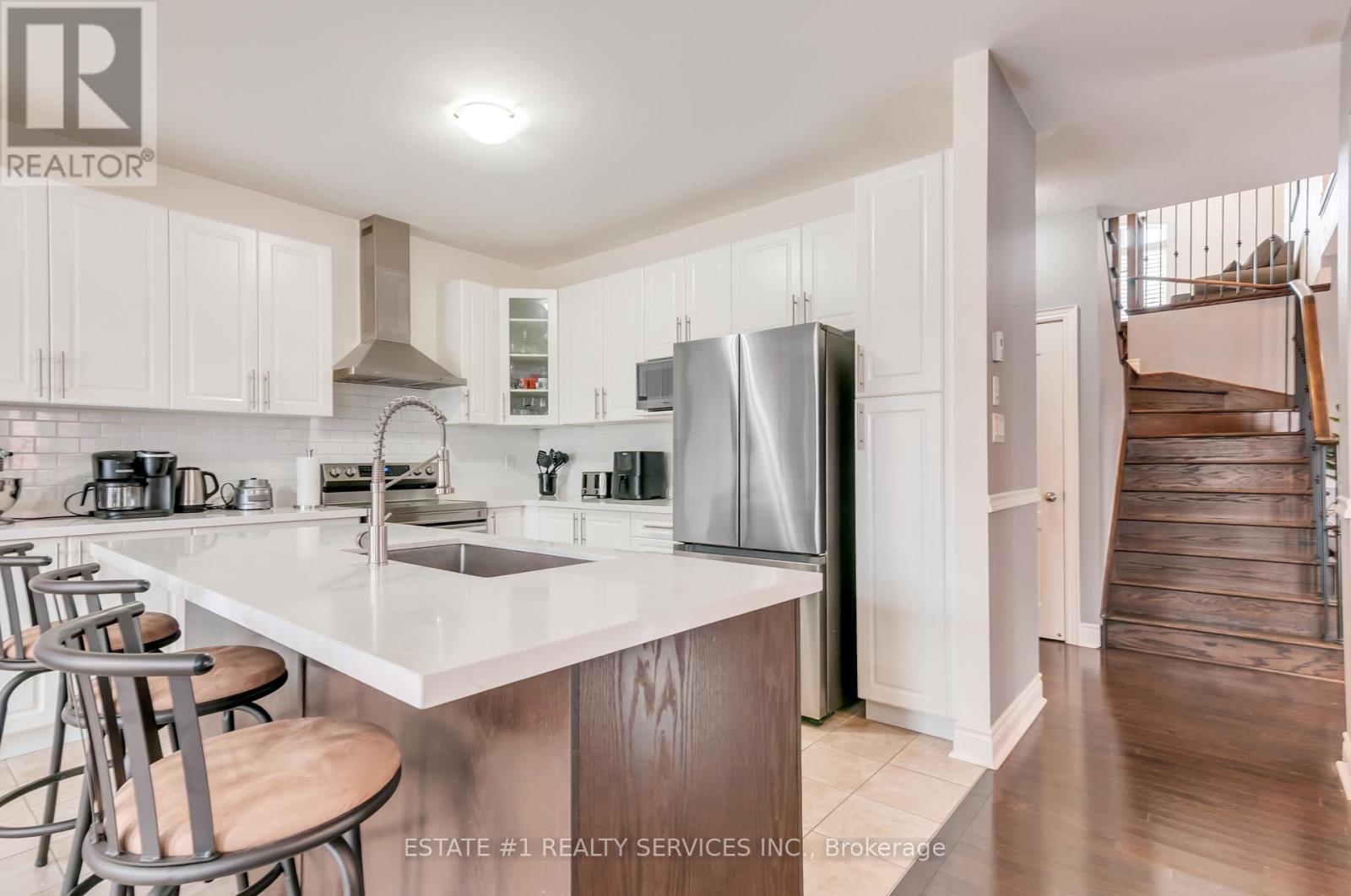 4 Bassett Crescent, Brampton, Ontario  L6X 5G2 - Photo 17 - W12498476