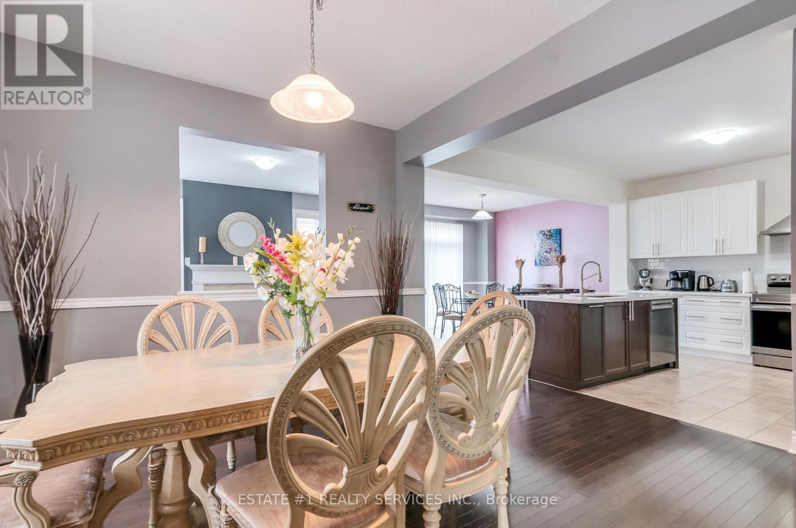 4 Bassett Crescent, Brampton, Ontario  L6X 5G2 - Photo 6 - W12498476