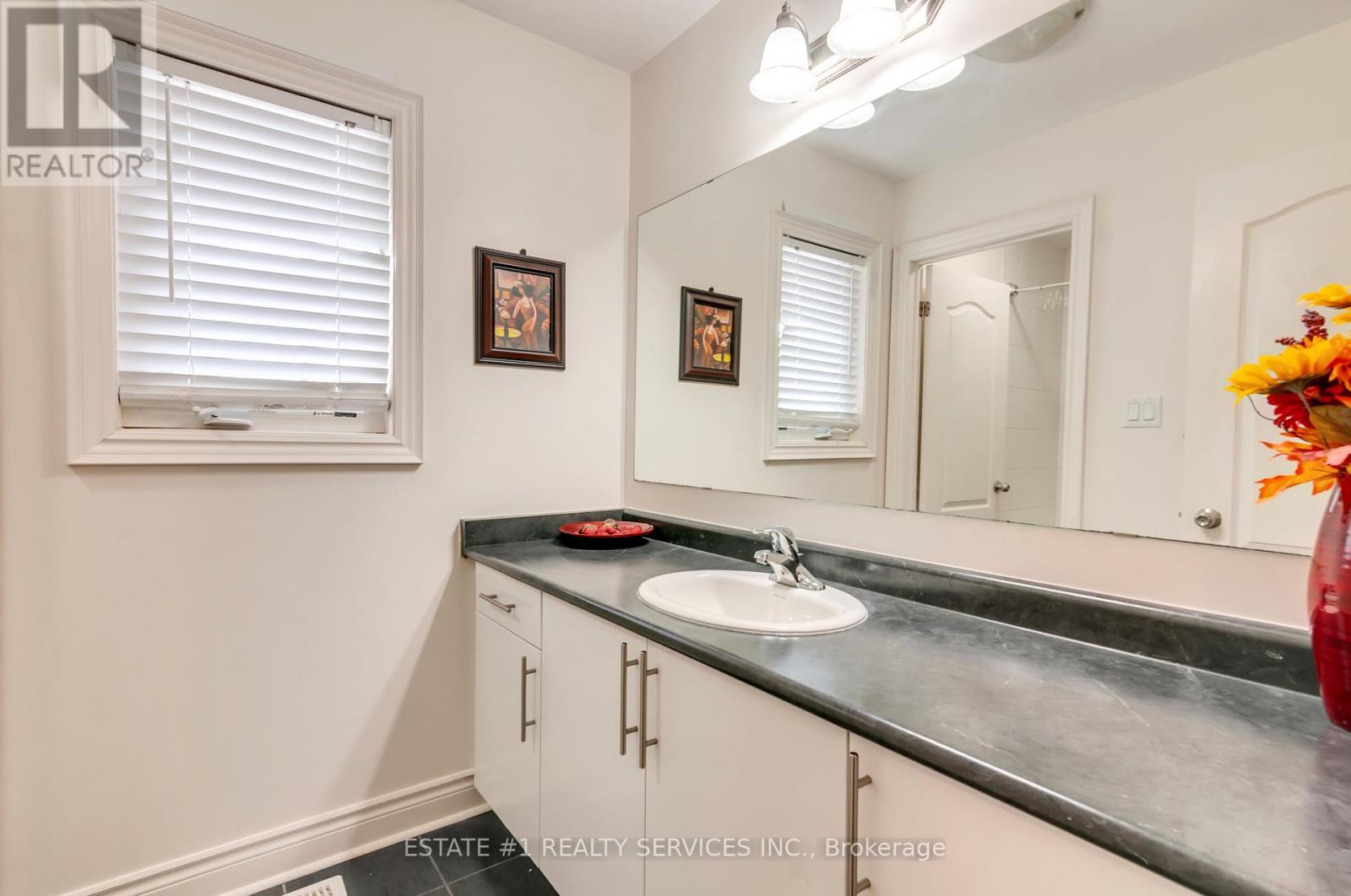 4 Bassett Crescent, Brampton, Ontario  L6X 5G2 - Photo 30 - W12498476