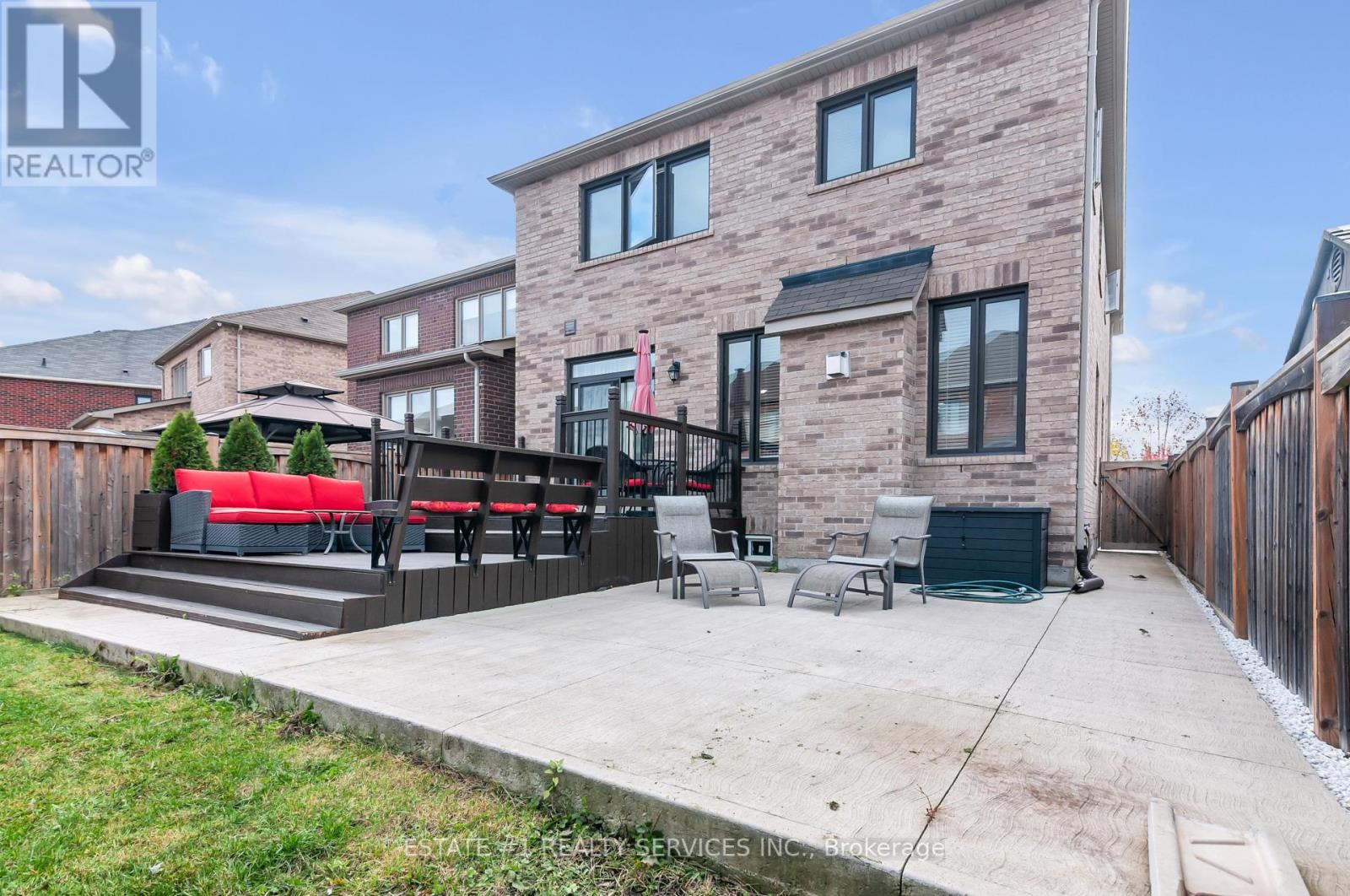 4 Bassett Crescent, Brampton, Ontario  L6X 5G2 - Photo 2 - W12498476