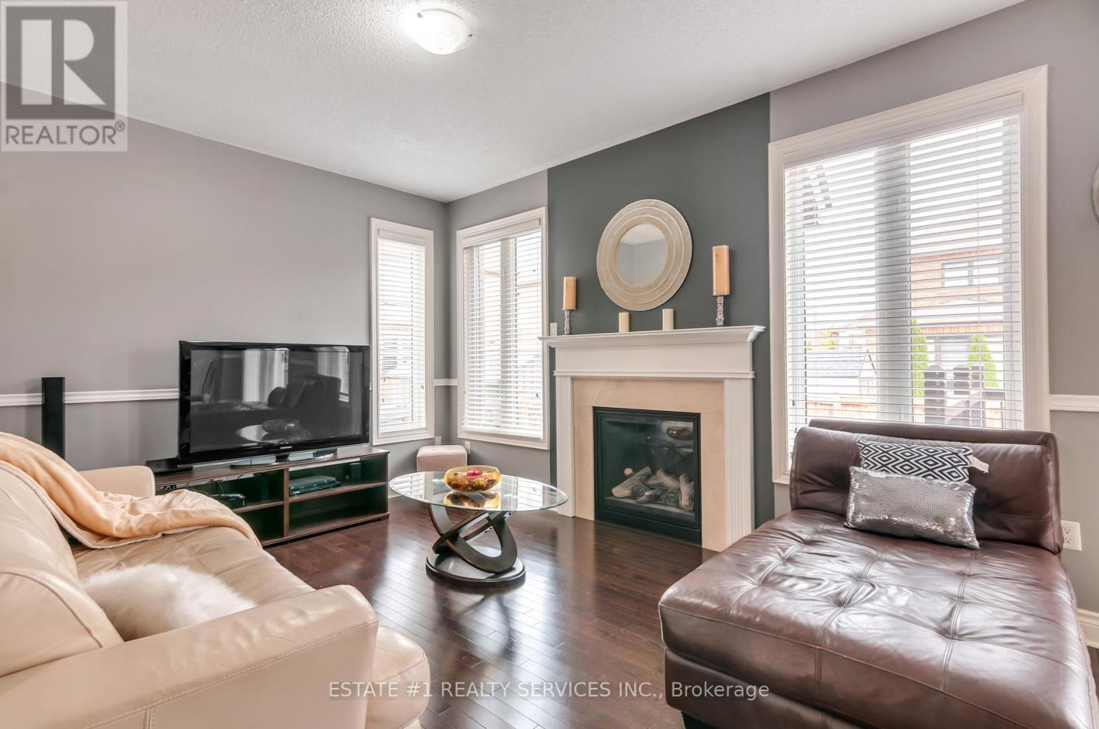 4 Bassett Crescent, Brampton, Ontario  L6X 5G2 - Photo 12 - W12498476