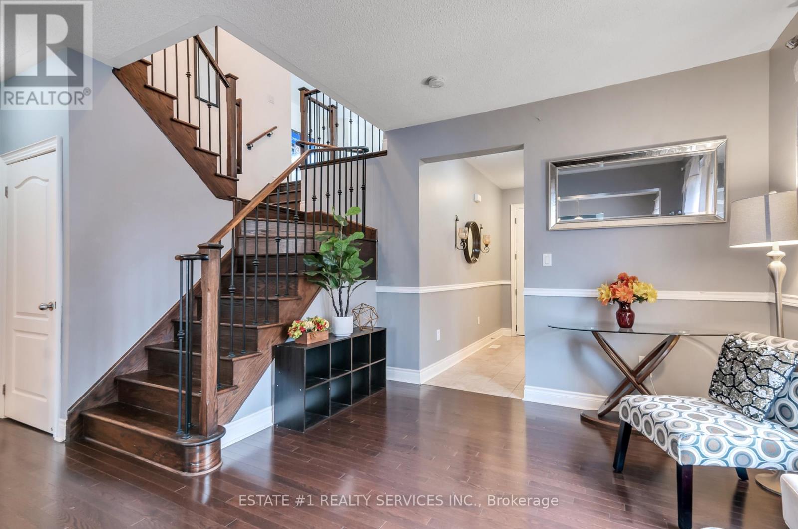 4 Bassett Crescent, Brampton, Ontario  L6X 5G2 - Photo 8 - W12498476