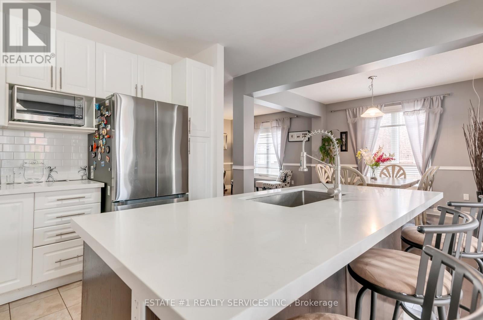 4 Bassett Crescent, Brampton, Ontario  L6X 5G2 - Photo 9 - W12498476