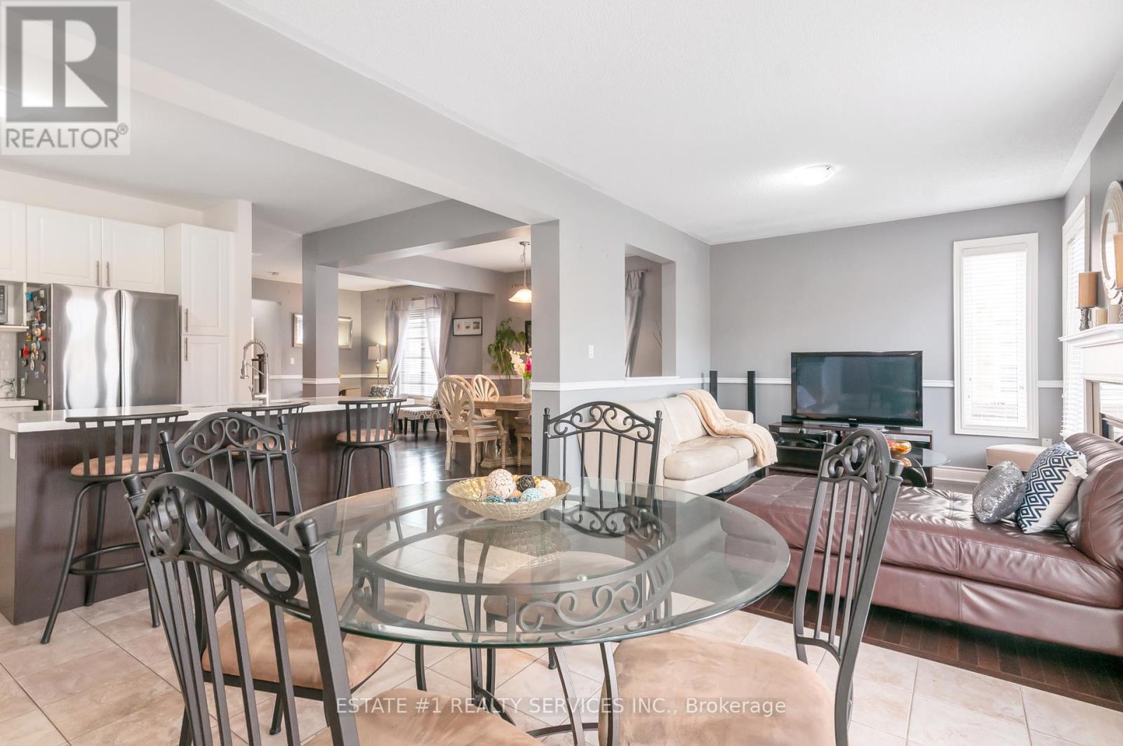 4 Bassett Crescent, Brampton, Ontario  L6X 5G2 - Photo 13 - W12498476