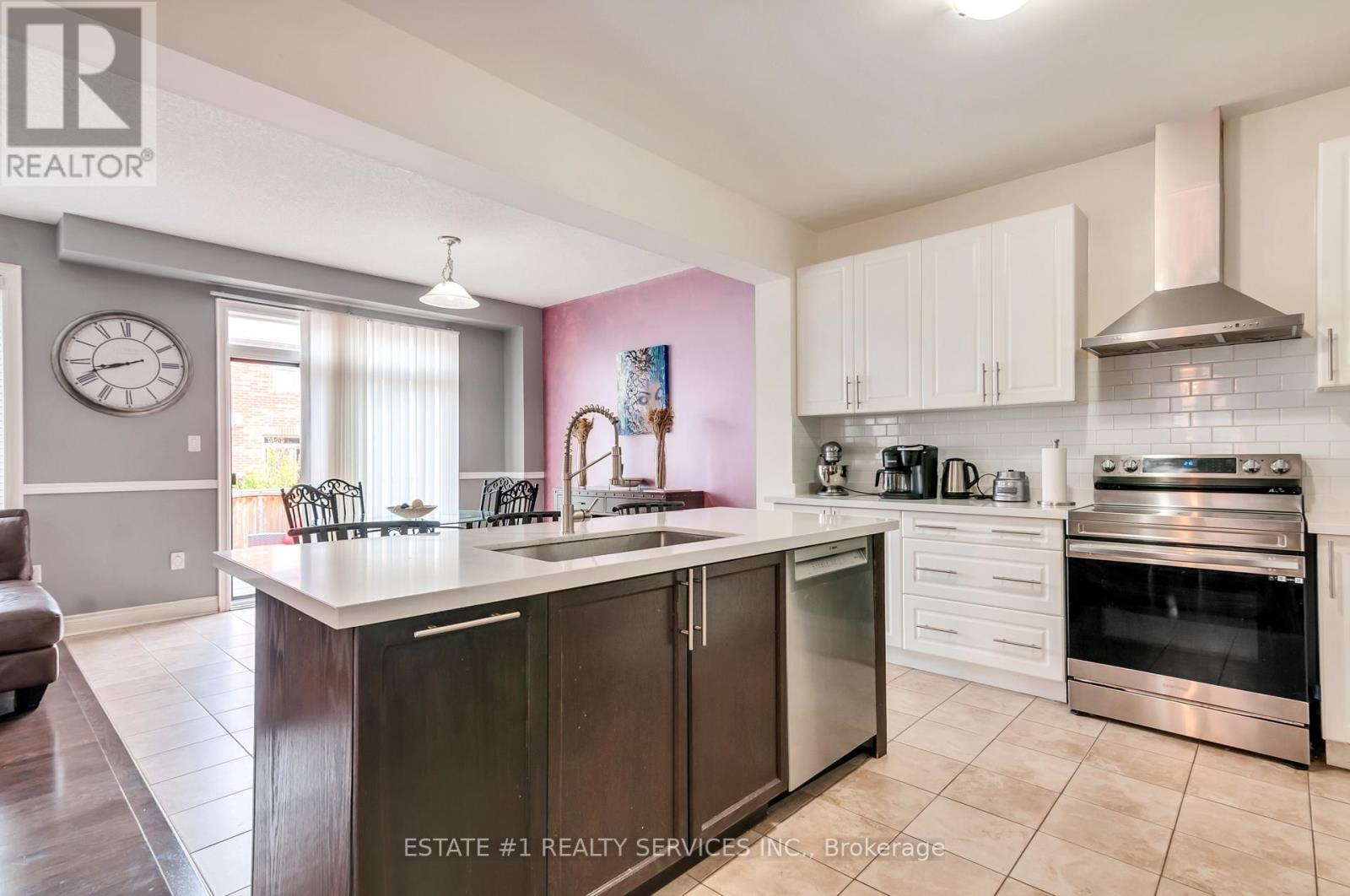 4 Bassett Crescent, Brampton, Ontario  L6X 5G2 - Photo 11 - W12498476