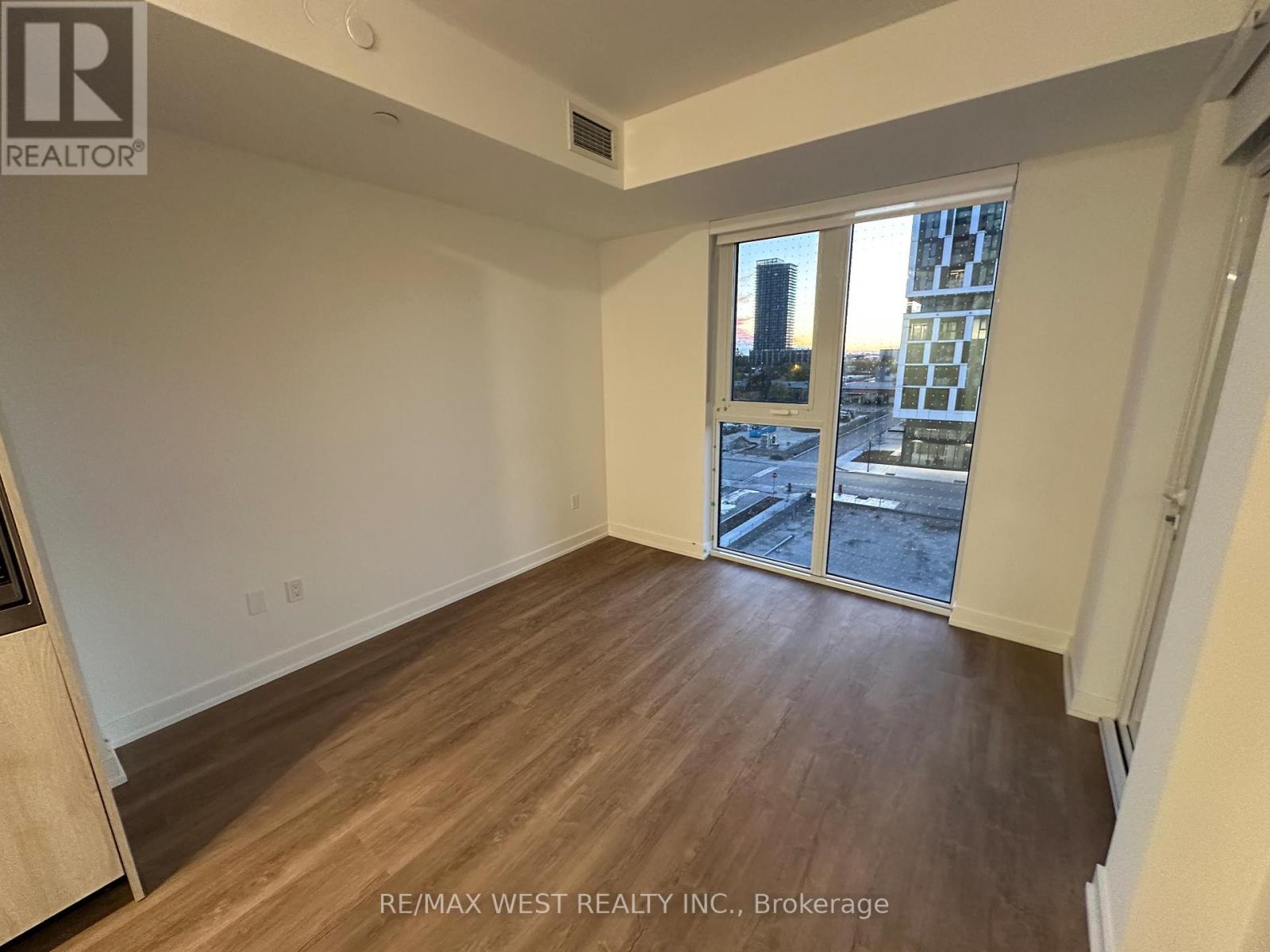 429 - 1007 The Queensway Avenue, Toronto, Ontario  M8Z 0C6 - Photo 5 - W12500378