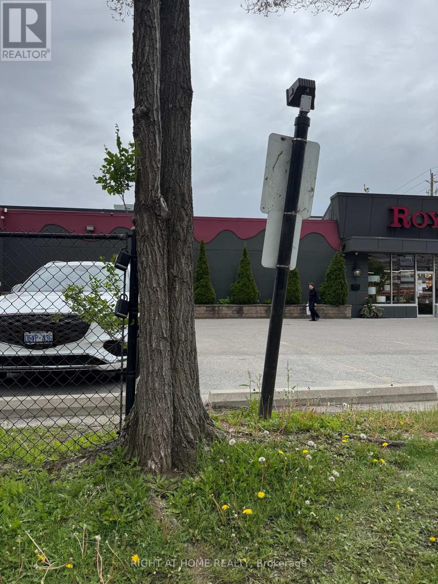 318 - 40 Sylvan Valley Way, Toronto, Ontario  M5M 4M3 - Photo 31 - C12500404