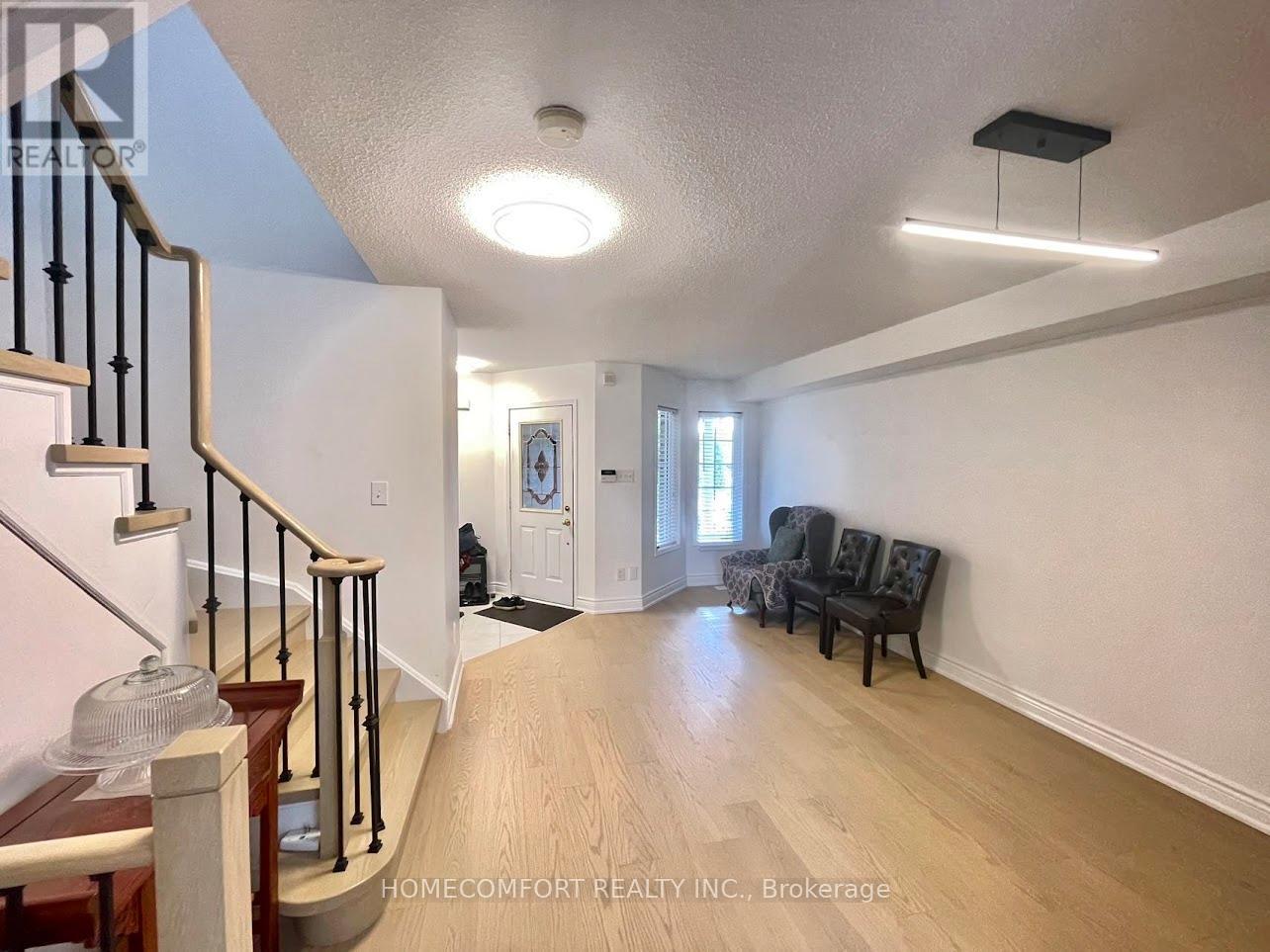 215 Andona Crescent, Toronto, Ontario  M1C 5J8 - Photo 3 - E12500400