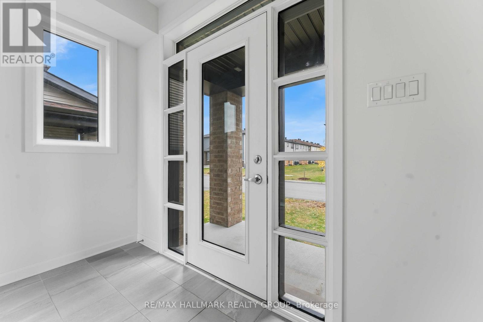 423 Silicon Way, Ottawa, Ontario  K2W 0K7 - Photo 3 - X12401975