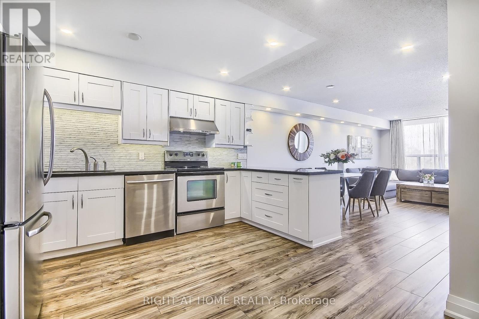 206 - 955 O' Connor Drive, Toronto, Ontario  M4B 2S7 - Photo 16 - E12500436