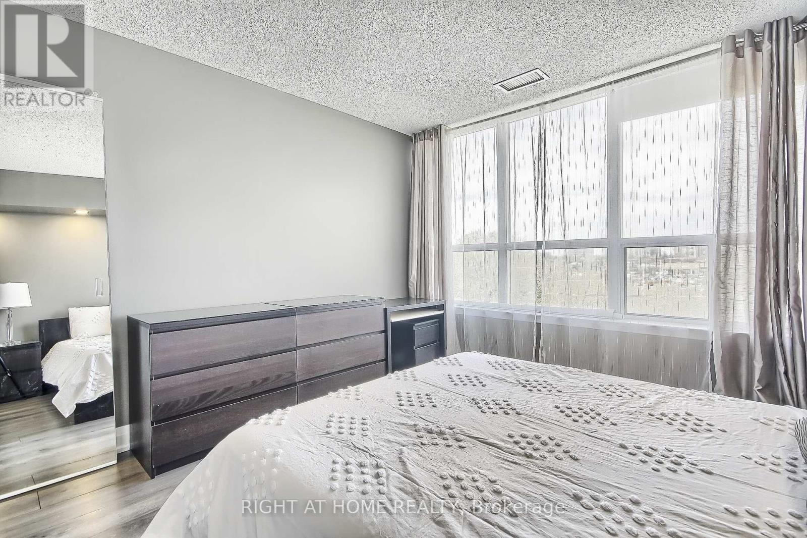 206 - 955 O' Connor Drive, Toronto, Ontario  M4B 2S7 - Photo 18 - E12500436