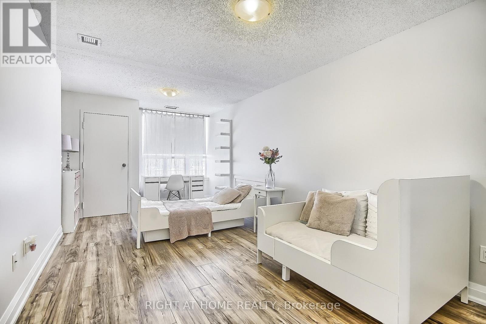 206 - 955 O' Connor Drive, Toronto, Ontario  M4B 2S7 - Photo 26 - E12500436