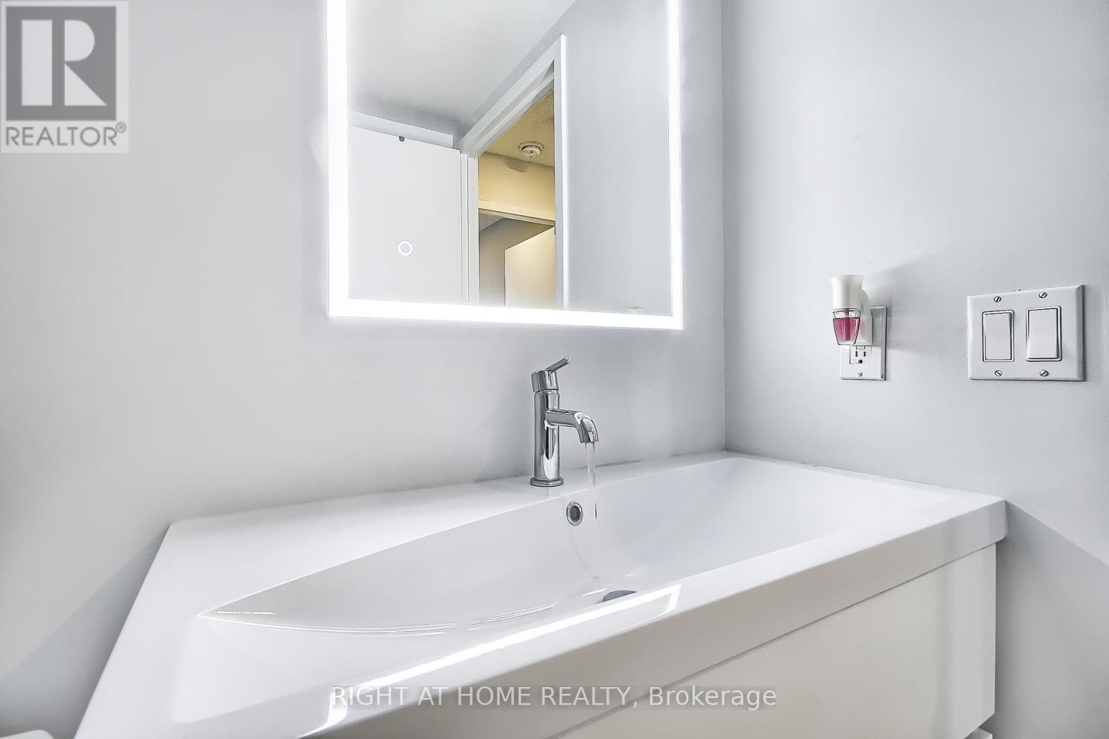 206 - 955 O' Connor Drive, Toronto, Ontario  M4B 2S7 - Photo 27 - E12500436