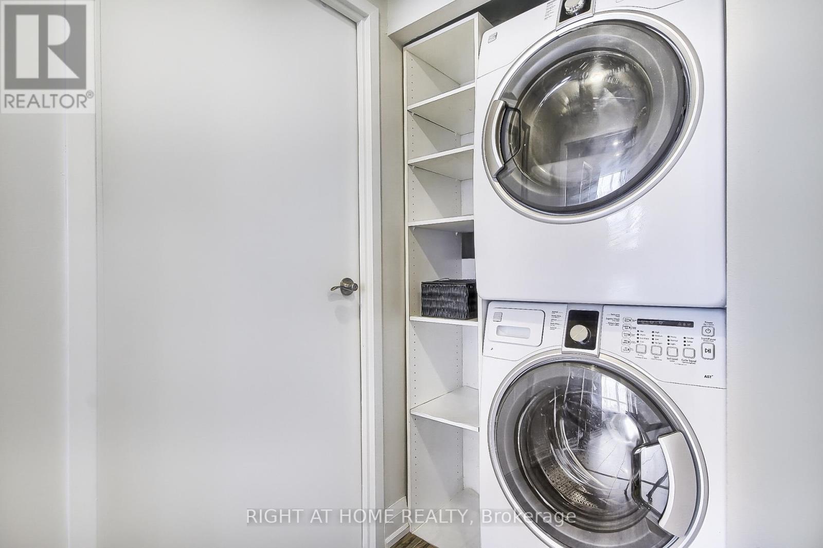 206 - 955 O' Connor Drive, Toronto, Ontario  M4B 2S7 - Photo 29 - E12500436