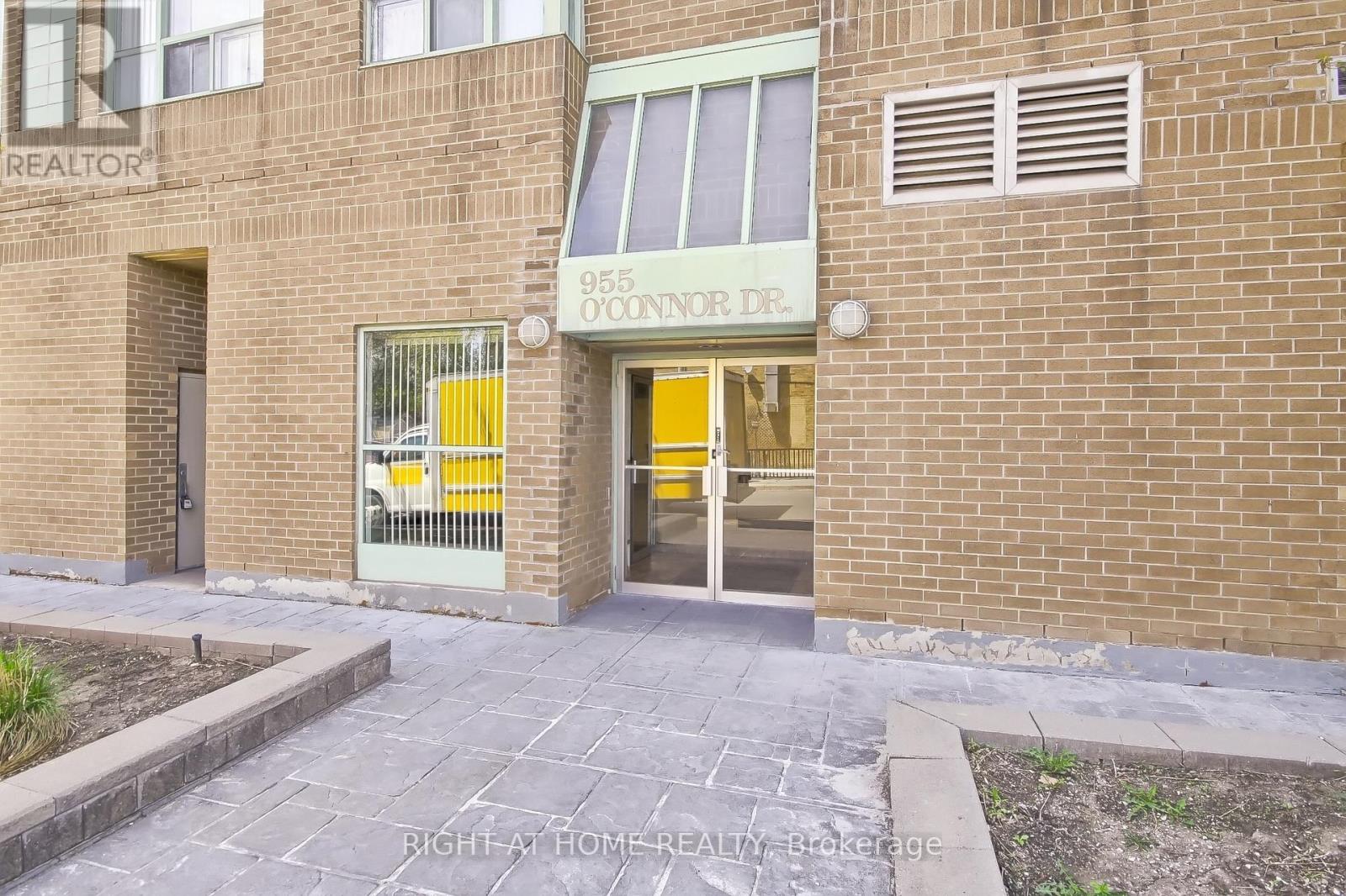 206 - 955 O' Connor Drive, Toronto, Ontario  M4B 2S7 - Photo 3 - E12500436