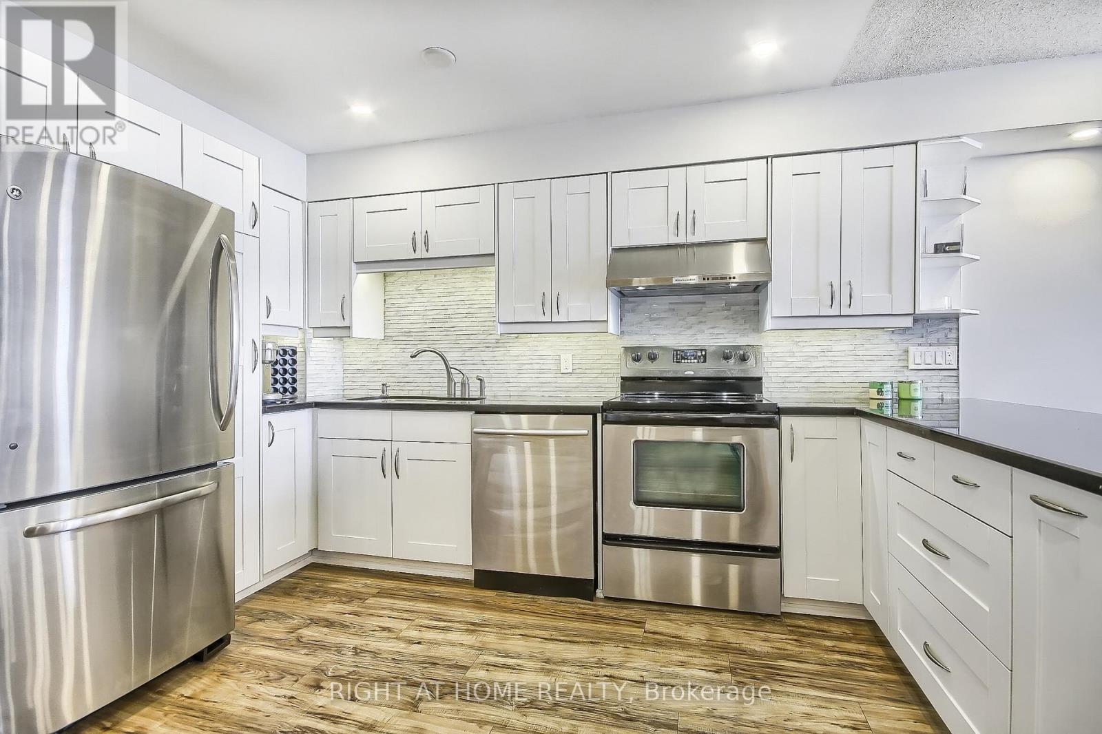 206 - 955 O' Connor Drive, Toronto, Ontario  M4B 2S7 - Photo 6 - E12500436