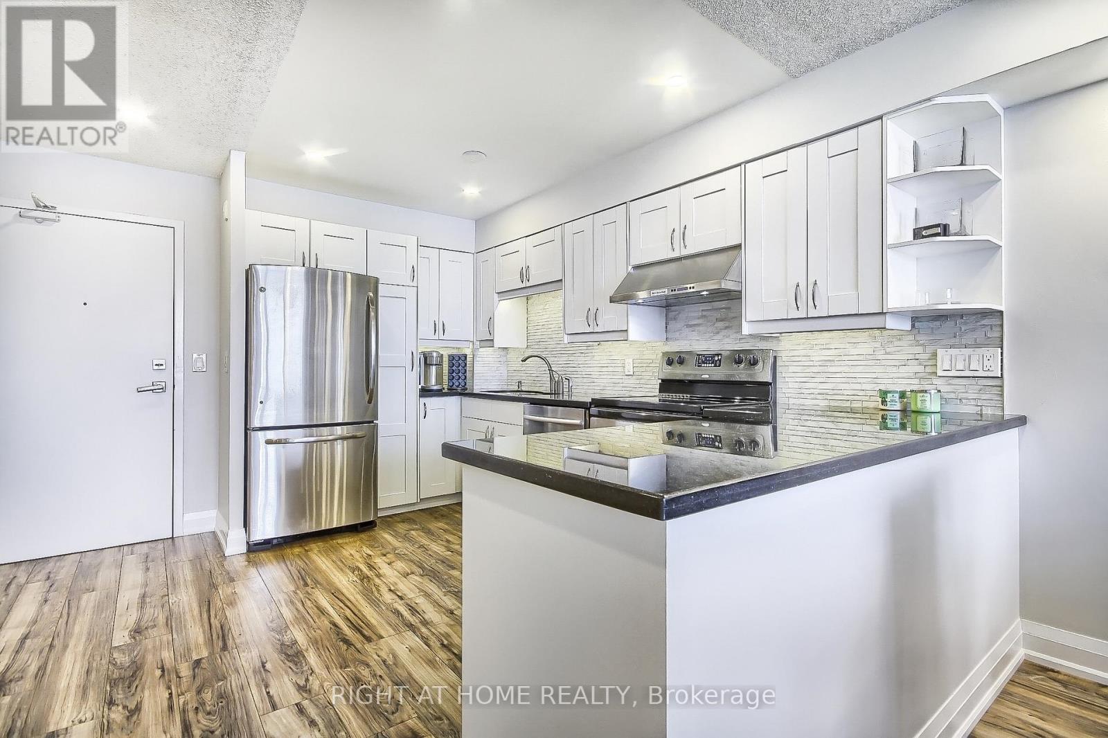 206 - 955 O' Connor Drive, Toronto, Ontario  M4B 2S7 - Photo 7 - E12500436