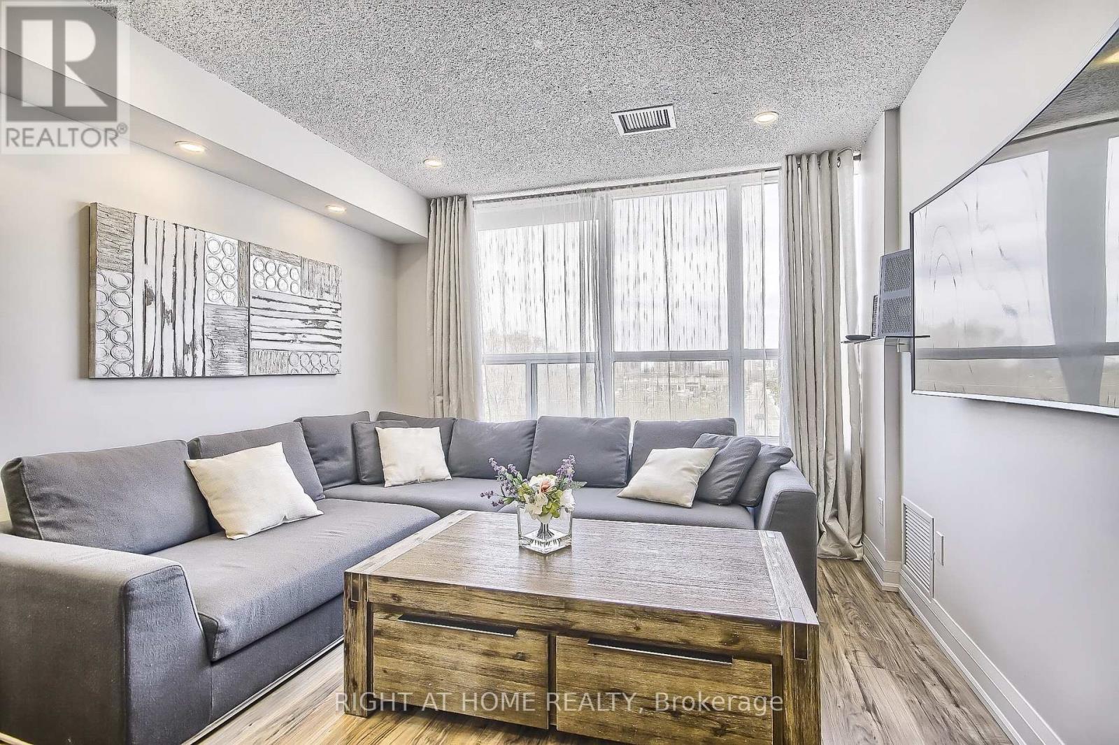 206 - 955 O' Connor Drive, Toronto, Ontario  M4B 2S7 - Photo 9 - E12500436