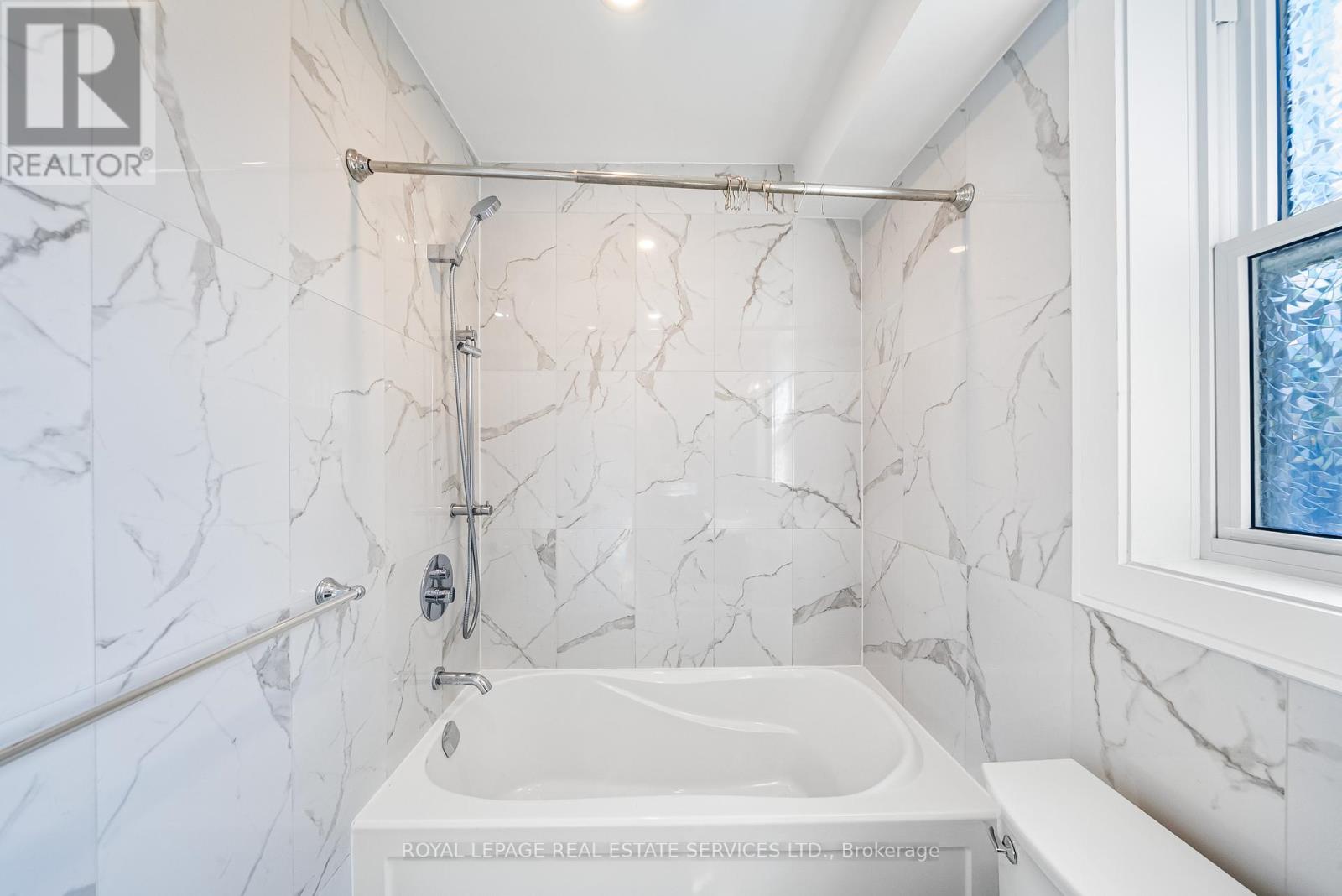 2 - 50 Arcadian Circle, Toronto, Ontario  M8W 2Y9 - Photo 13 - W12456045