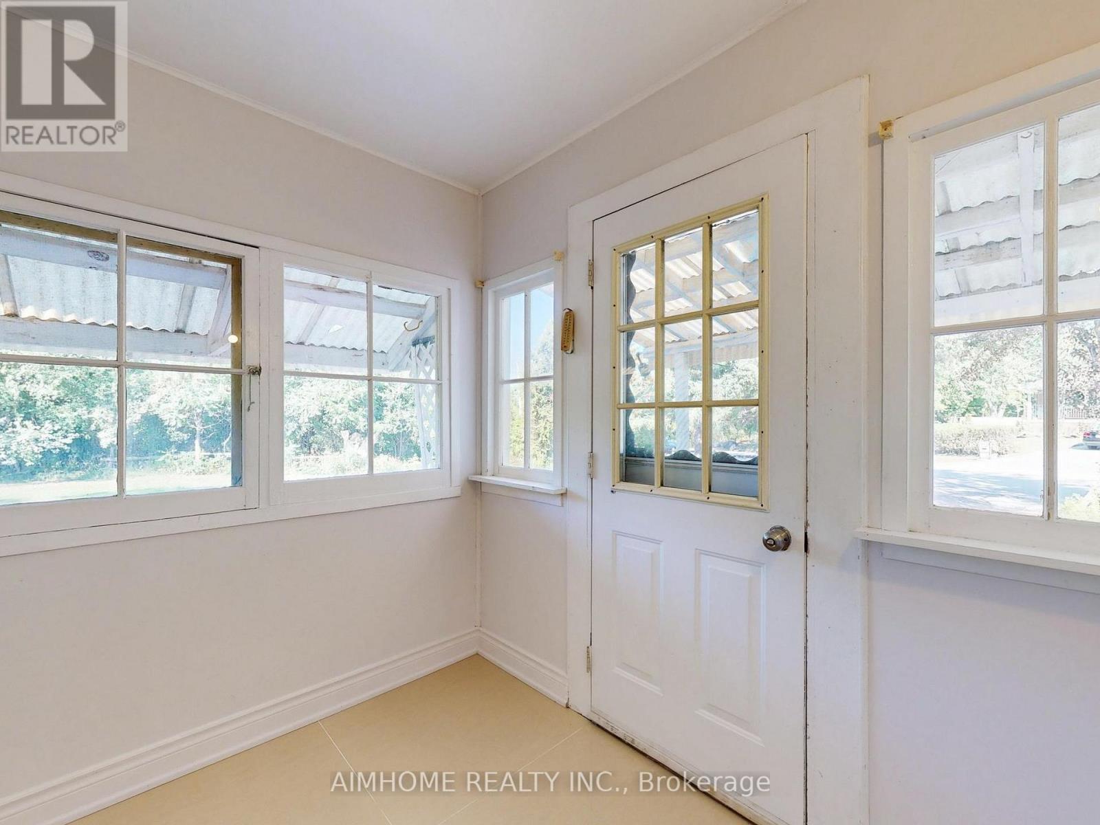 15 Main Street, Georgina, Ontario  L0E 1N0 - Photo 6 - N12500414