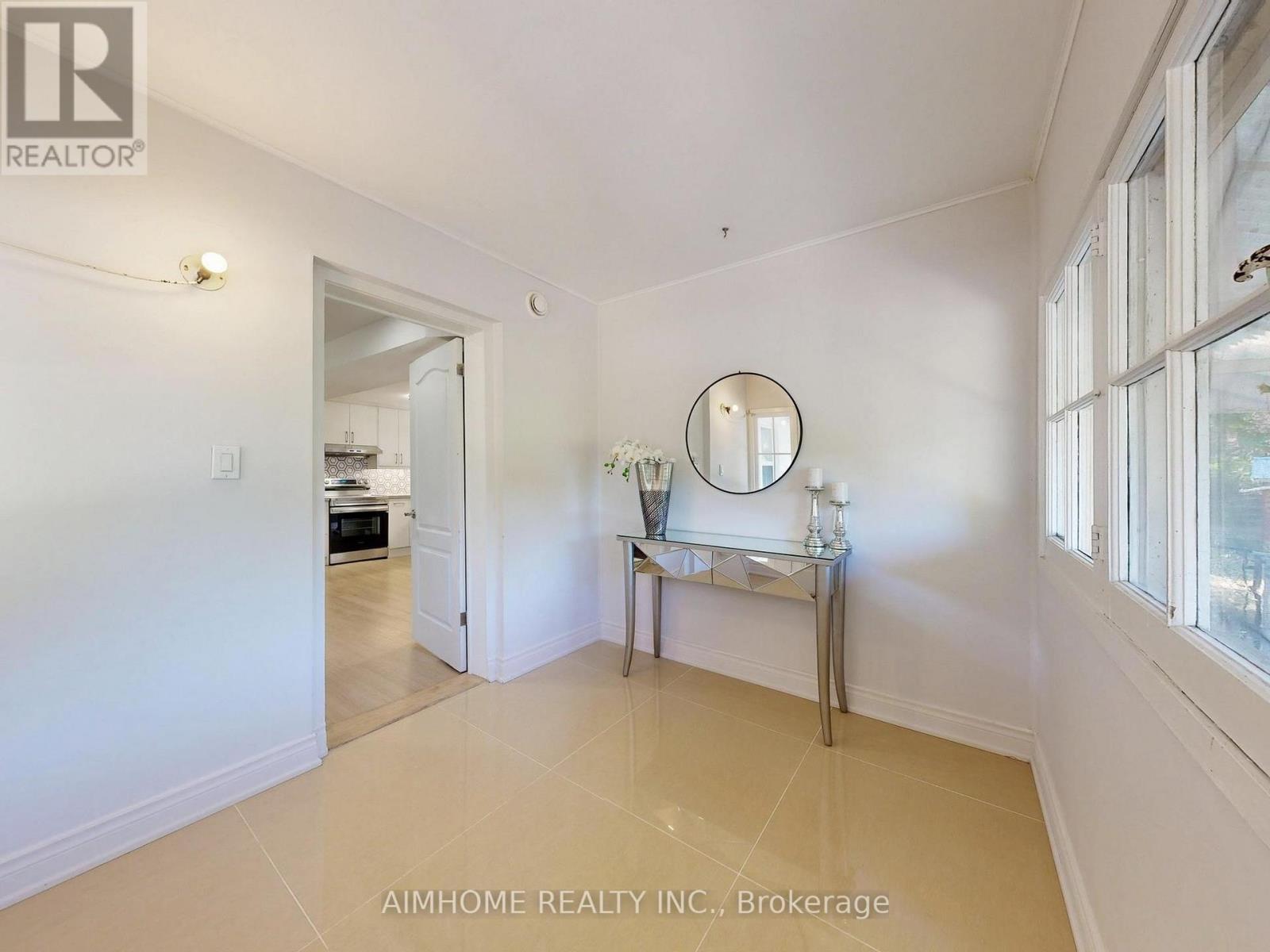 15 Main Street, Georgina, Ontario  L0E 1N0 - Photo 7 - N12500414