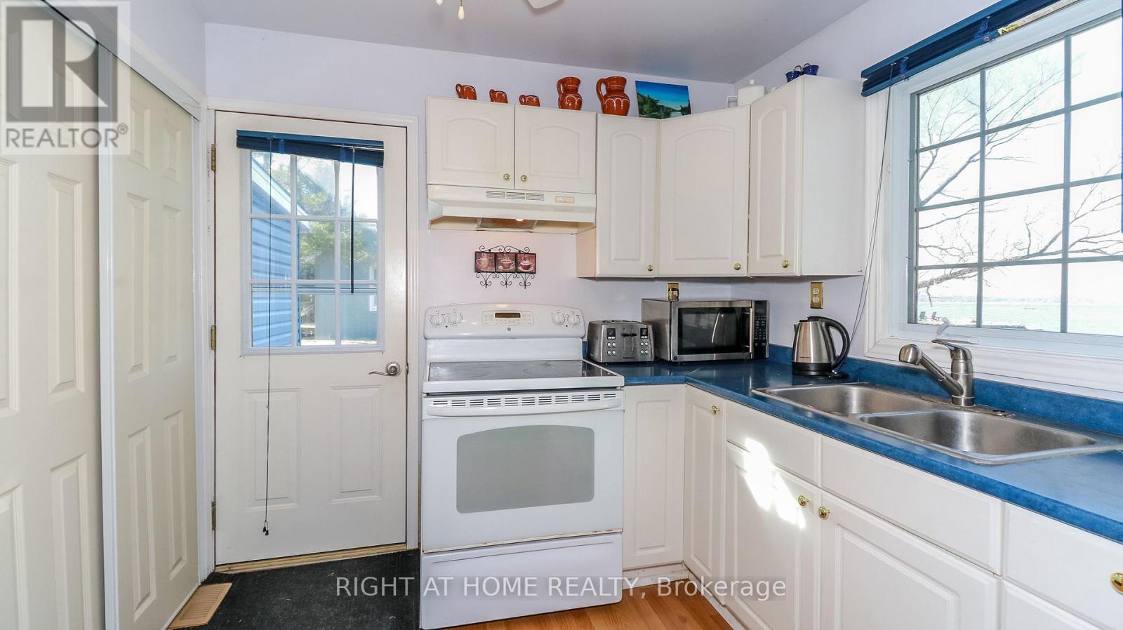 20 Long Point Road, Tay, Ontario  L0K 2C0 - Photo 17 - S12500430