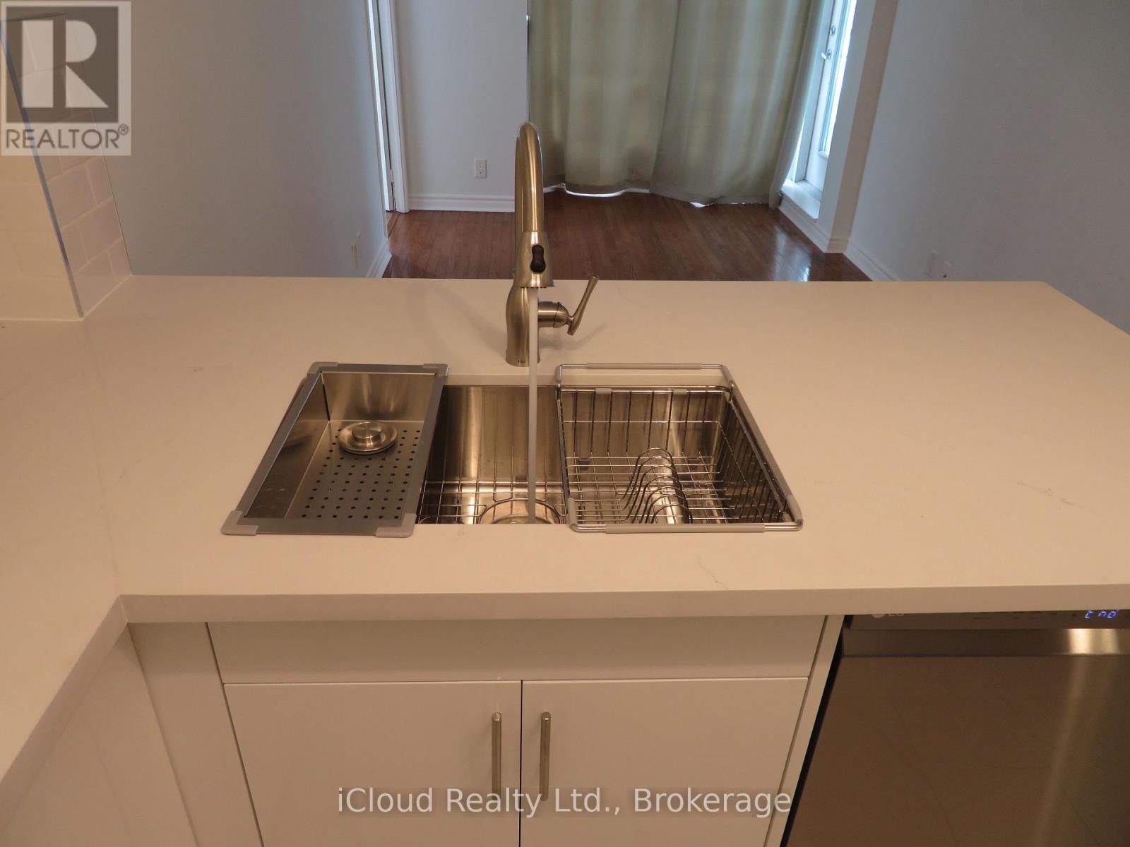 406 - 33 Elm Drive, Mississauga, Ontario  L5B 4M2 - Photo 10 - W12500446