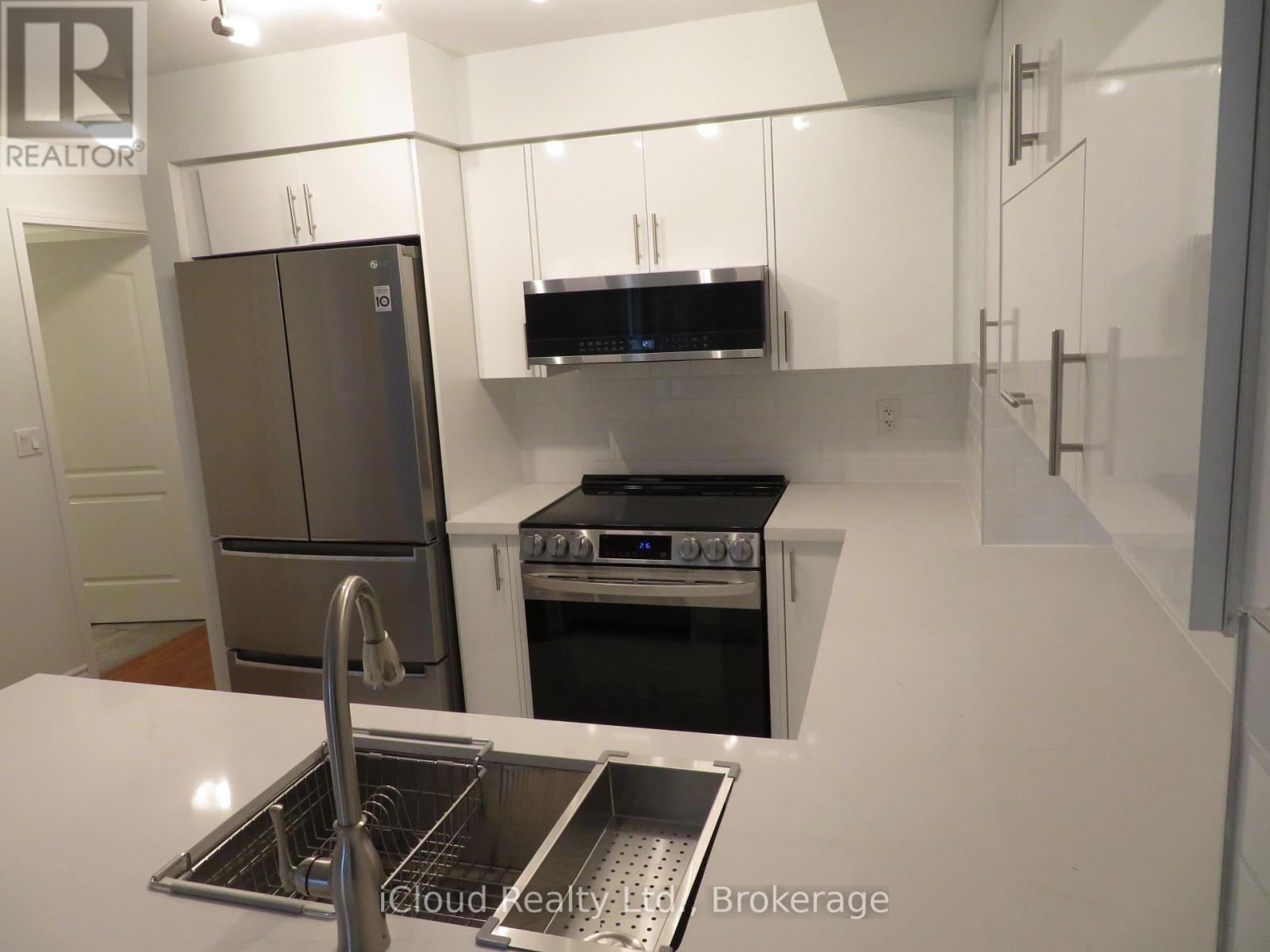 406 - 33 Elm Drive, Mississauga, Ontario  L5B 4M2 - Photo 7 - W12500446