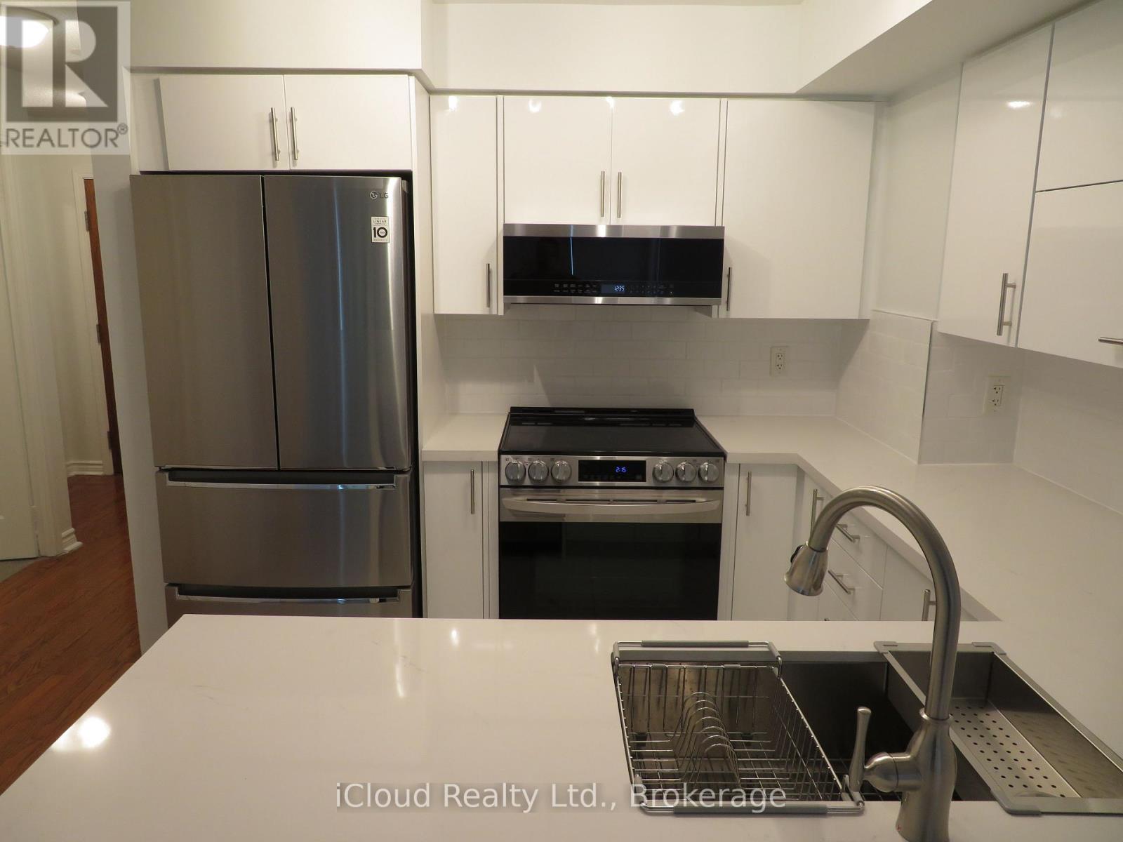 406 - 33 Elm Drive, Mississauga, Ontario  L5B 4M2 - Photo 8 - W12500446