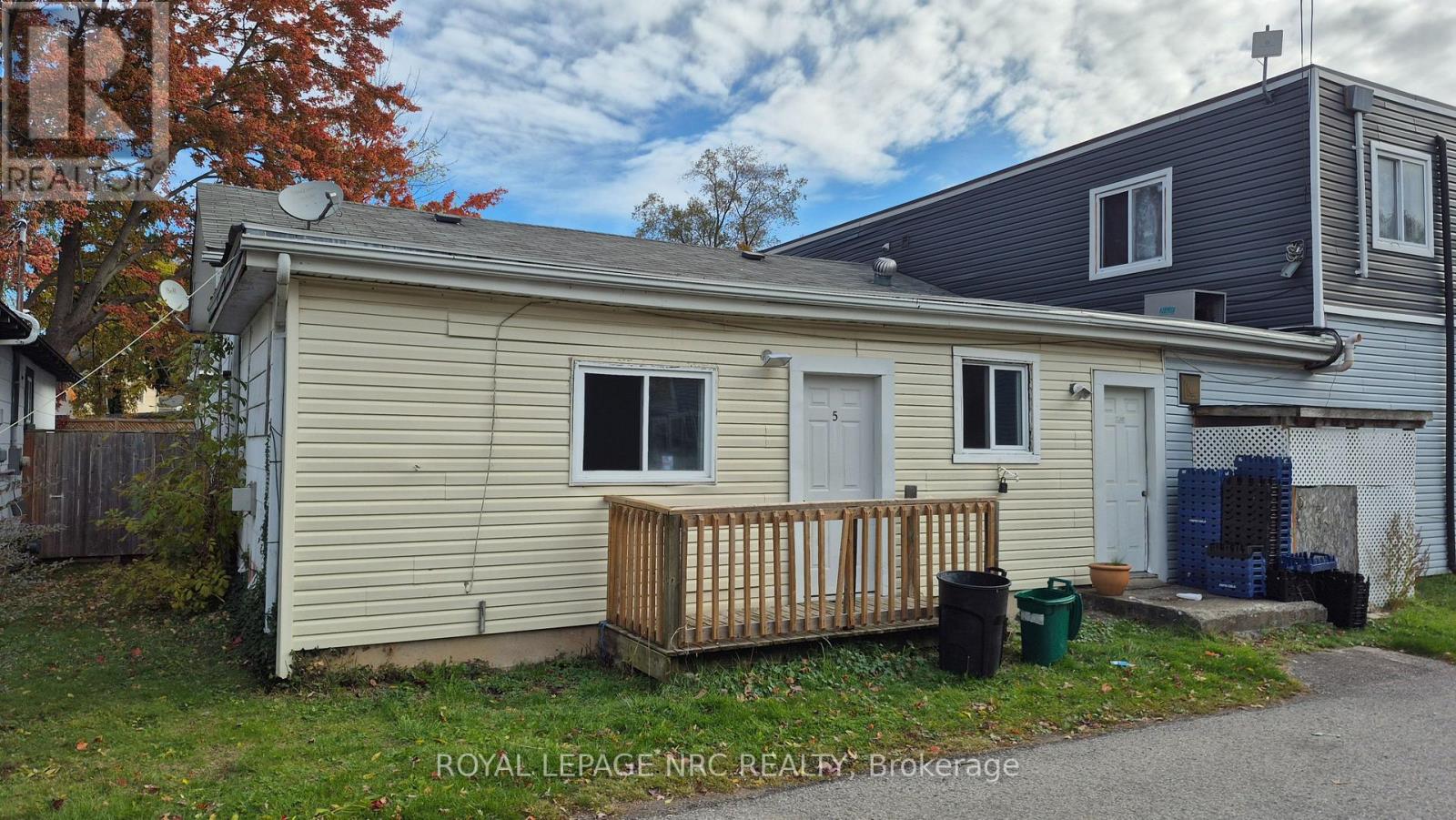 5 - 74 Queens Circle, Fort Erie, Ontario  L0S 1B0 - Photo 2 - X12500448