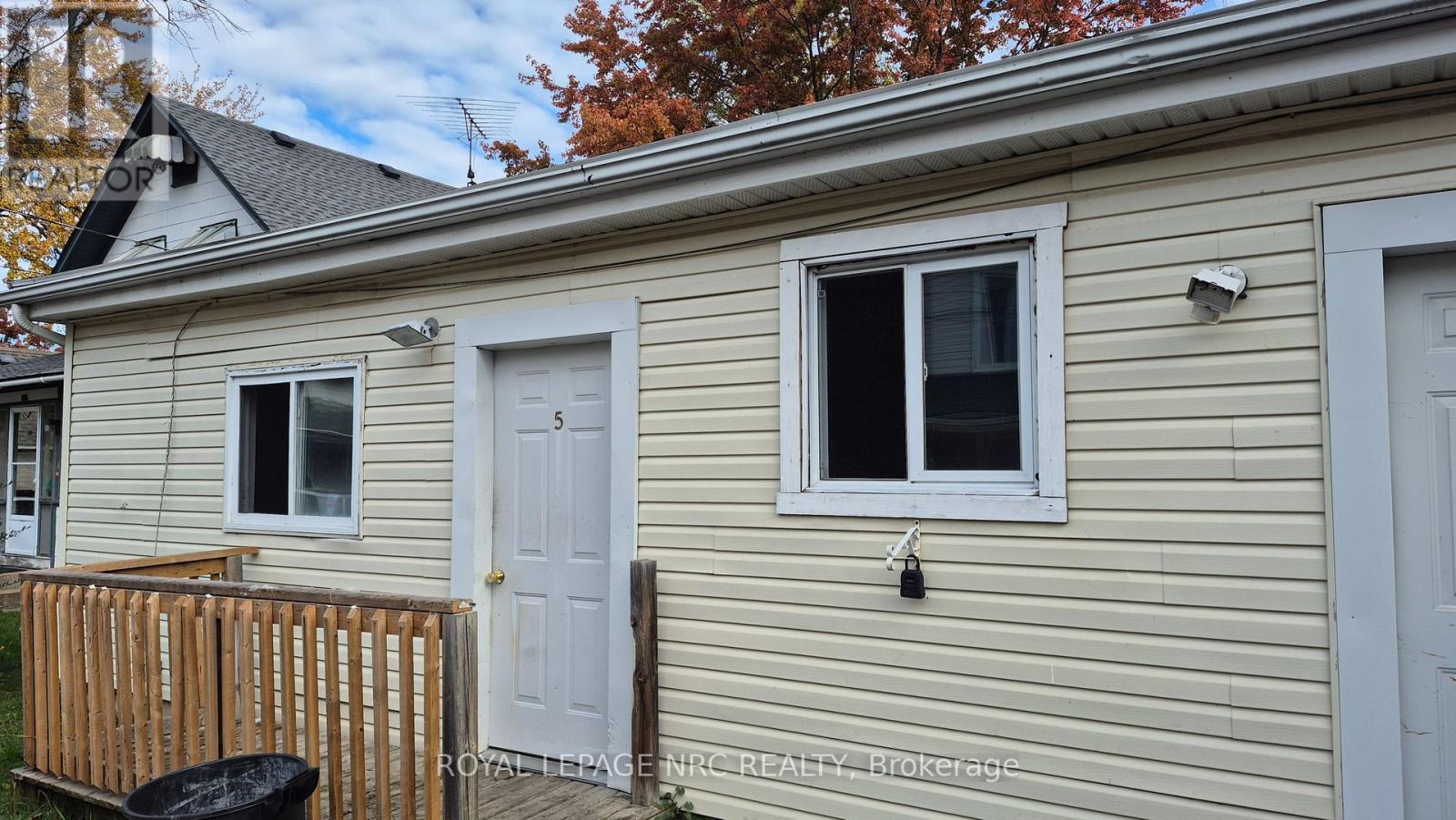 5 - 74 Queens Circle, Fort Erie, Ontario  L0S 1B0 - Photo 3 - X12500448