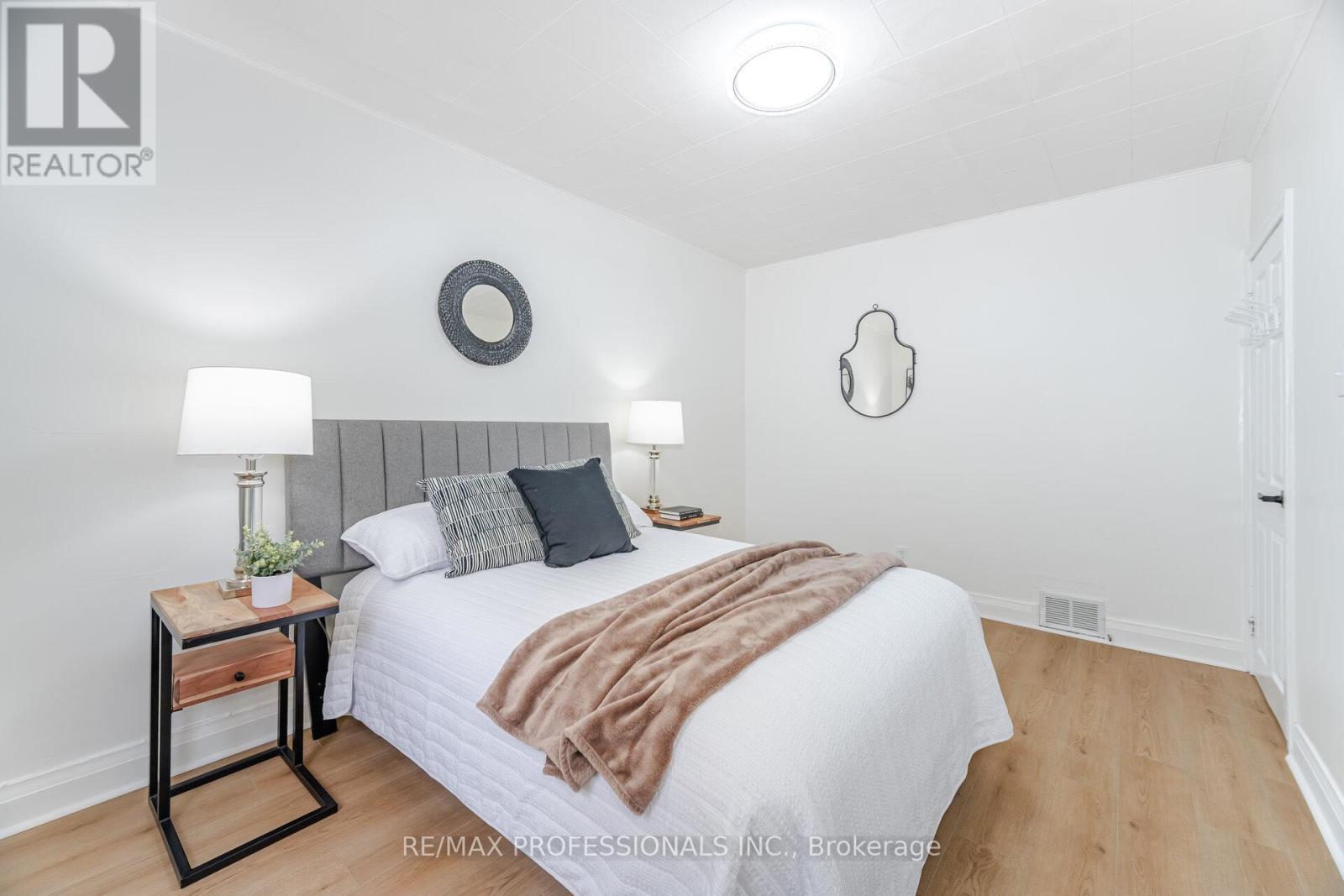 685 Kipling Avenue, Toronto, Ontario  M8Z 5G4 - Photo 17 - W12498932