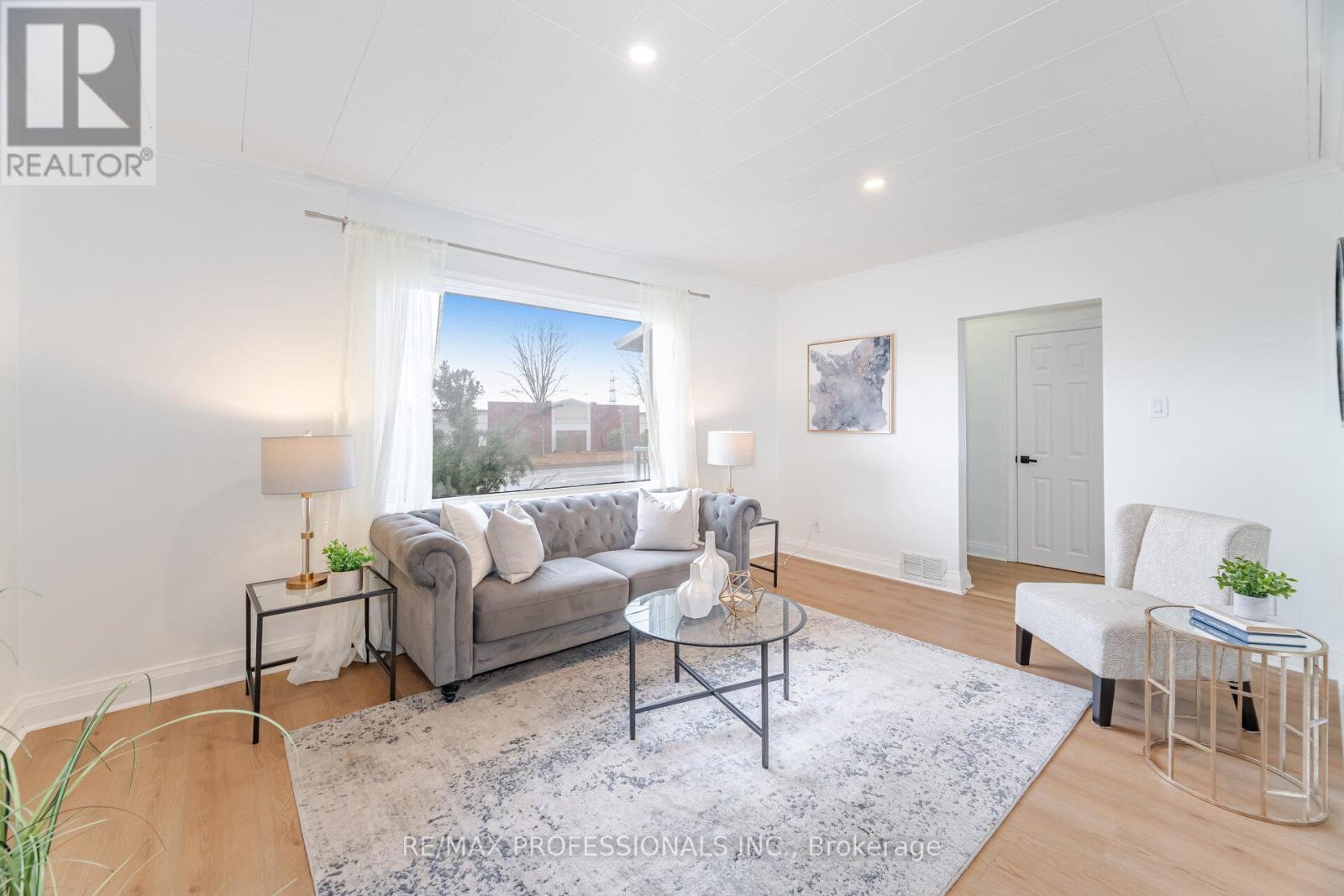 685 Kipling Avenue, Toronto, Ontario  M8Z 5G4 - Photo 8 - W12498932