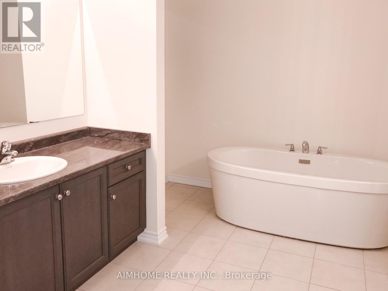 30 Deepwood Crescent, East Gwillimbury, Ontario  L9N 0P8 - Photo 10 - N12500462