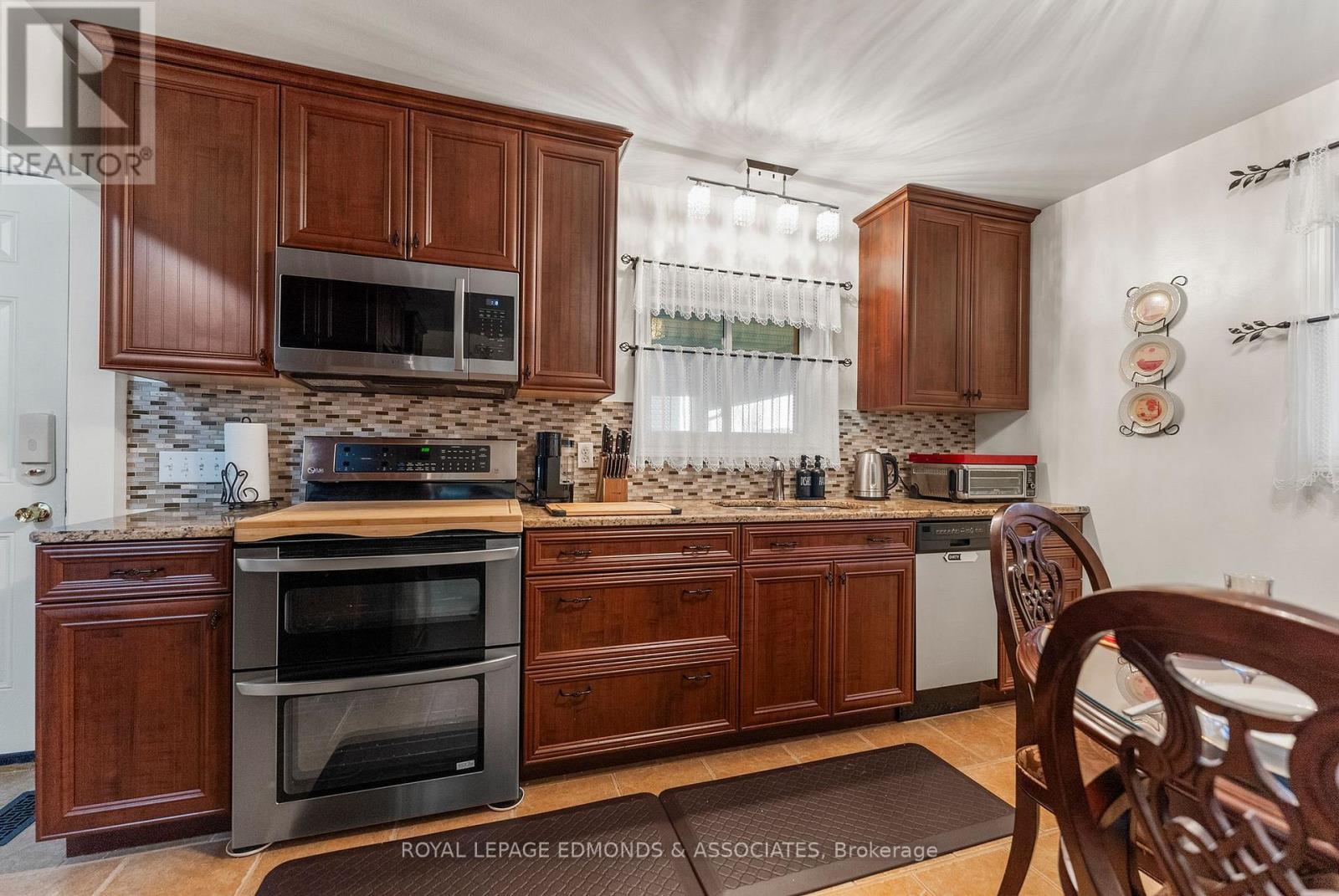 593 Roy Street W, Laurentian Valley, Ontario  K8A 6R6 - Photo 12 - X12500484