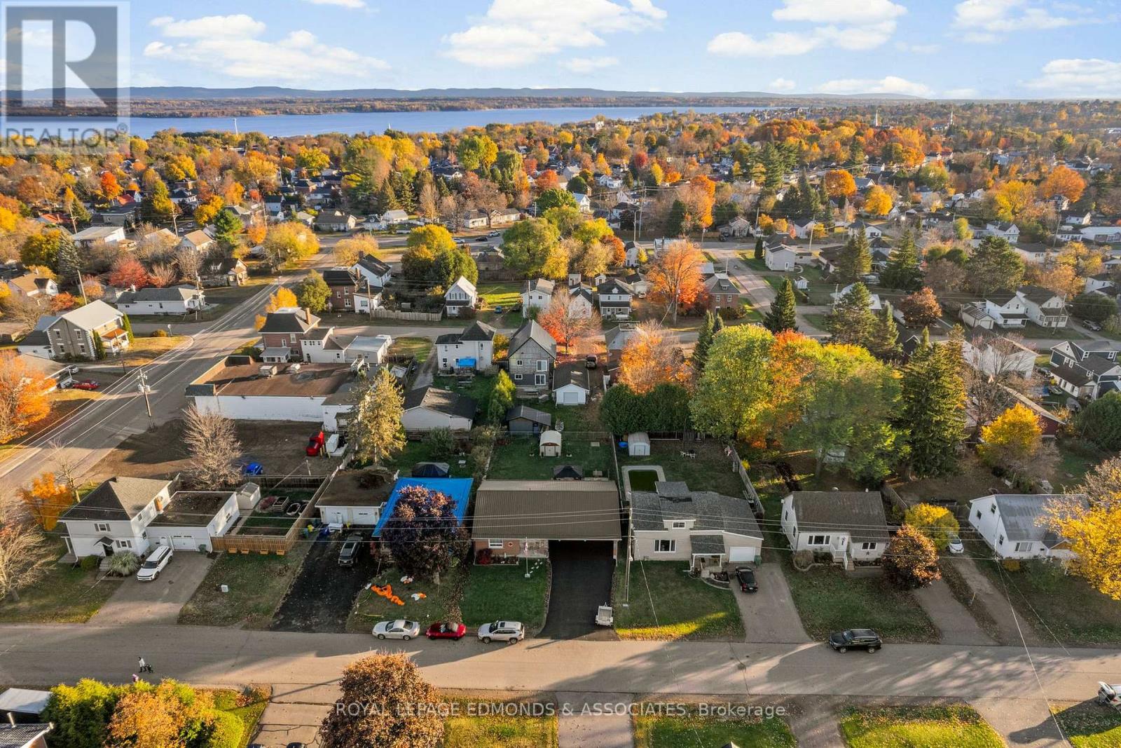 593 Roy Street W, Laurentian Valley, Ontario  K8A 6R6 - Photo 2 - X12500484