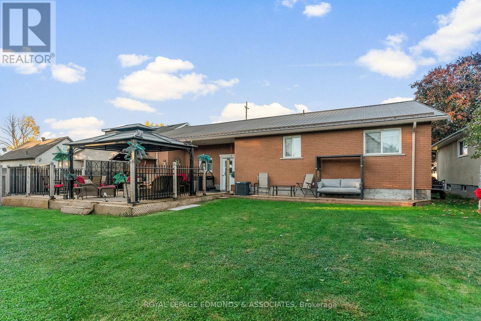 593 Roy Street W, Laurentian Valley, Ontario  K8A 6R6 - Photo 40 - X12500484